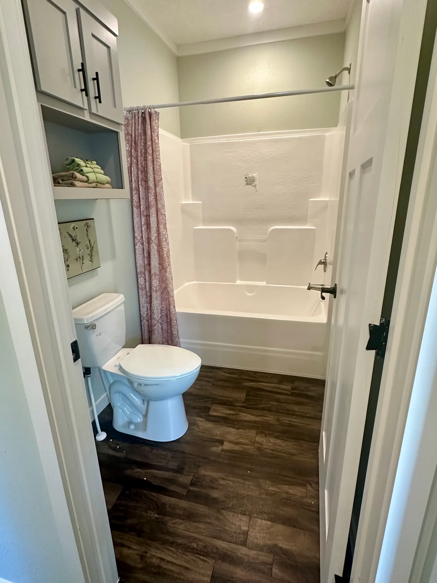 jack and jill bathroom