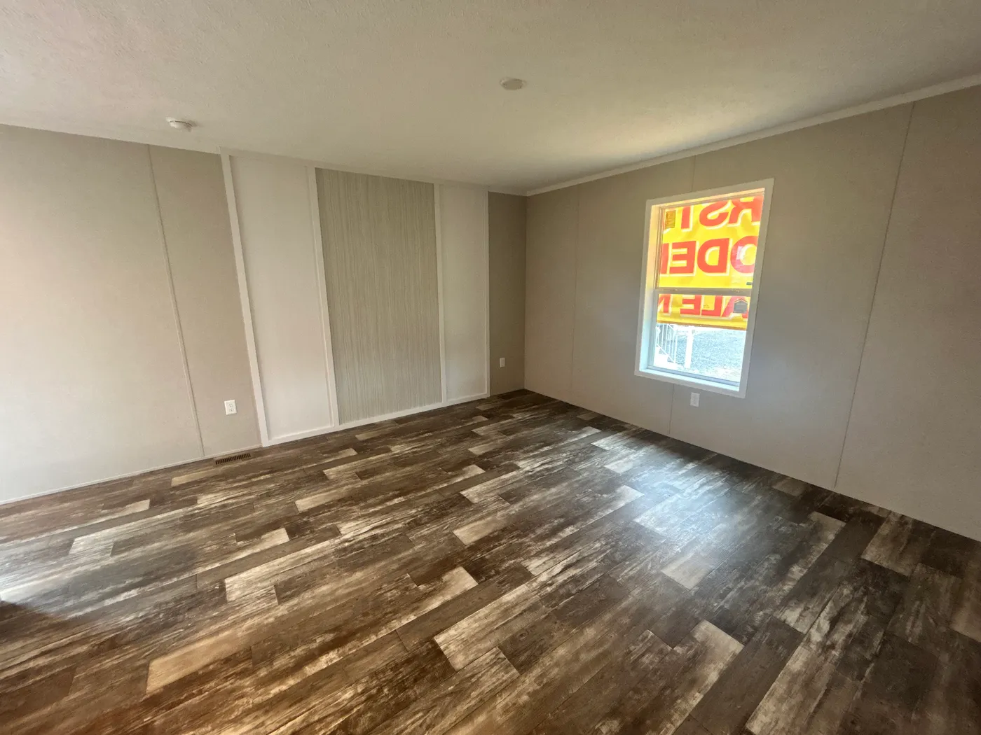 Perfect view of the accent wall inside the living area. 
