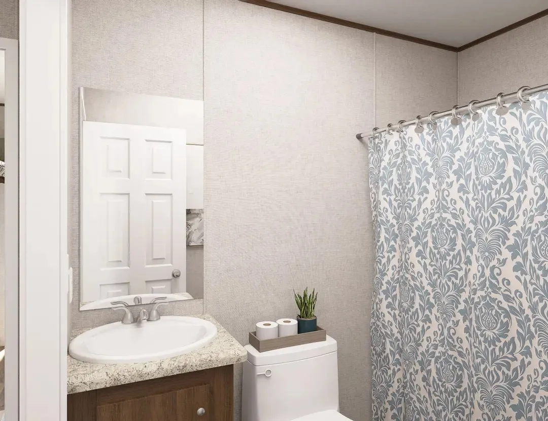 Main bathroom 