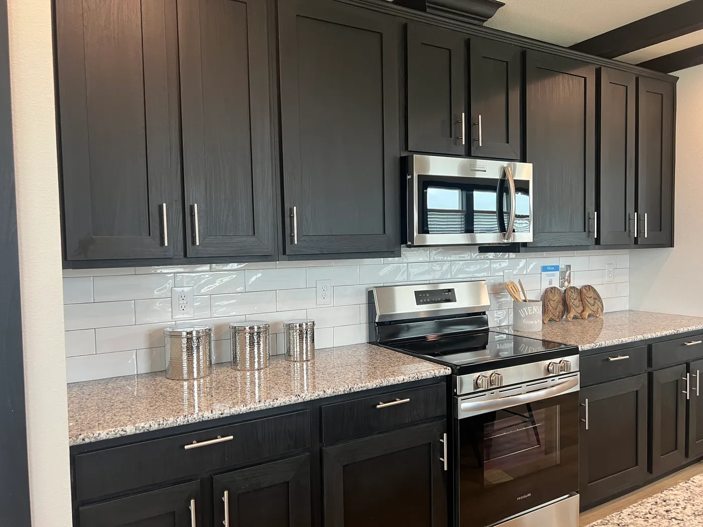 Beautiful tape and texture manufactured home with custom kitchen . Best deals and prices on affordable, quality, Clayton Built manufactured home in texas.