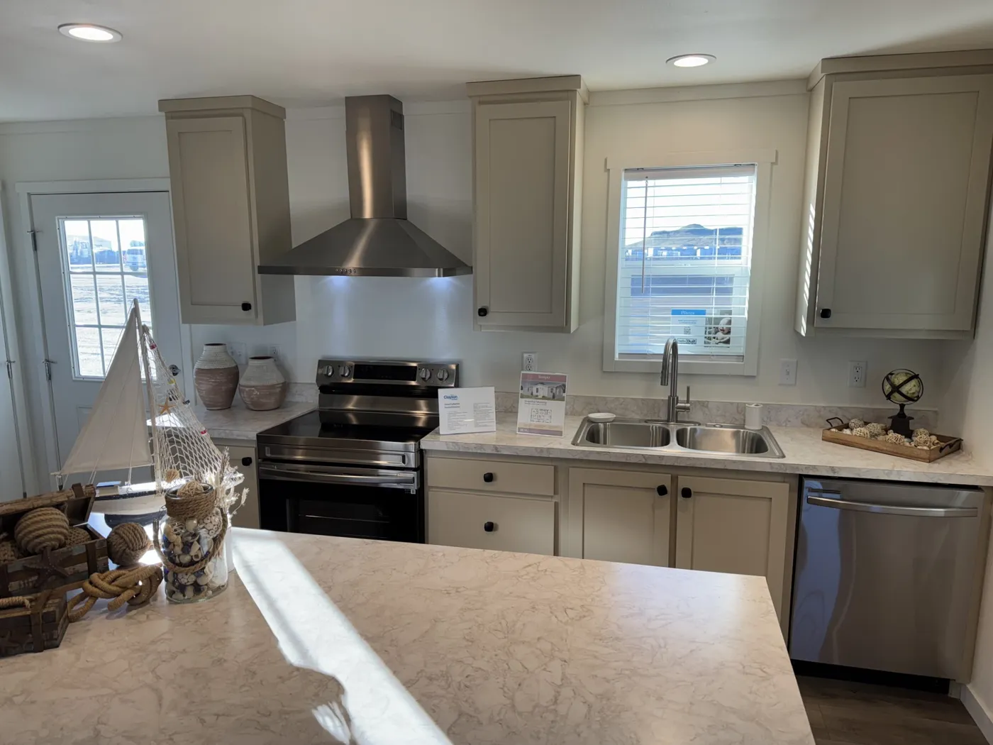Large island and lots of space for making those home-cooked meals!!