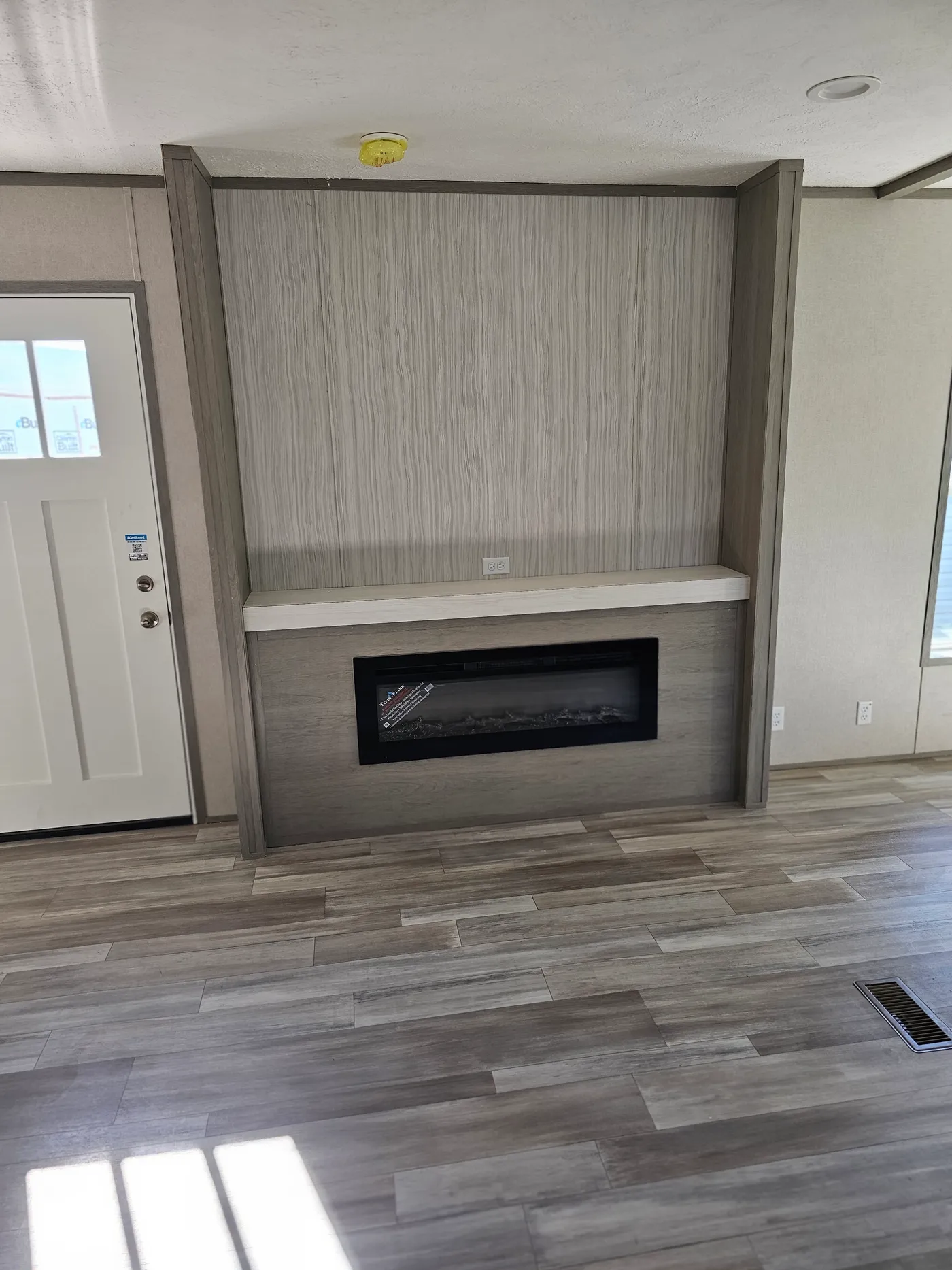 Electric fireplace