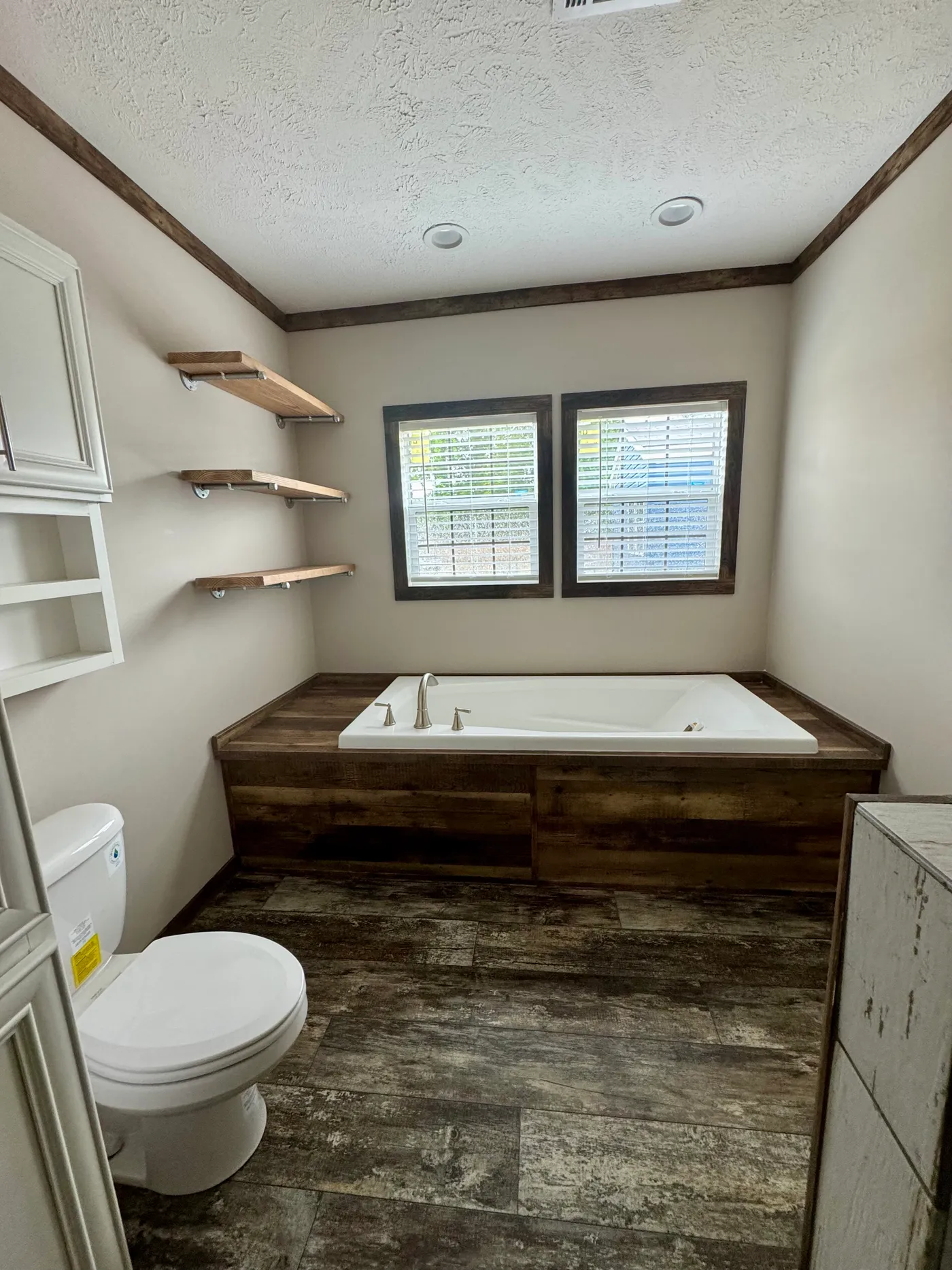 Separate soaking tub ??