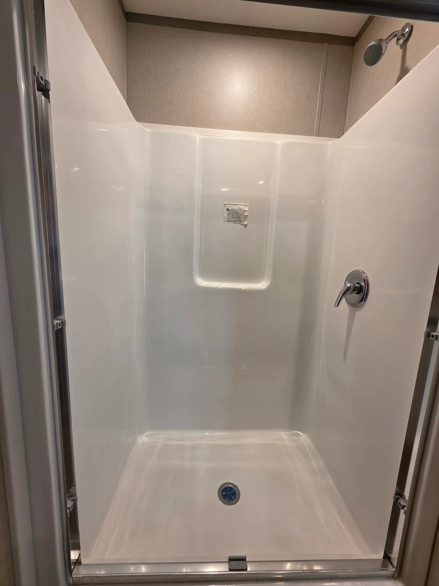 Standing shower