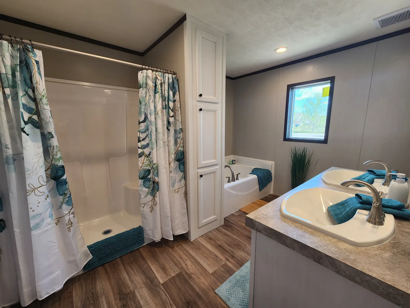 Double, porcelain sinks, walk in shower and a glamour bath 