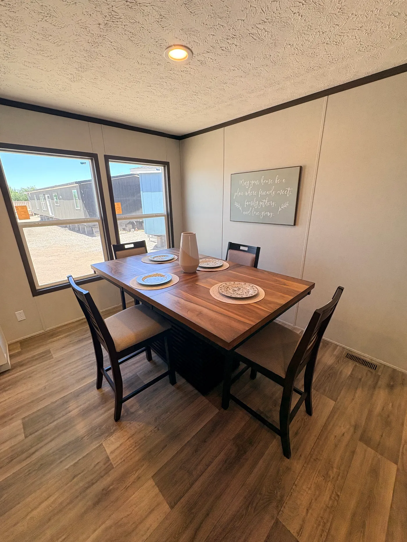 FURNITURE INCLUDED*
