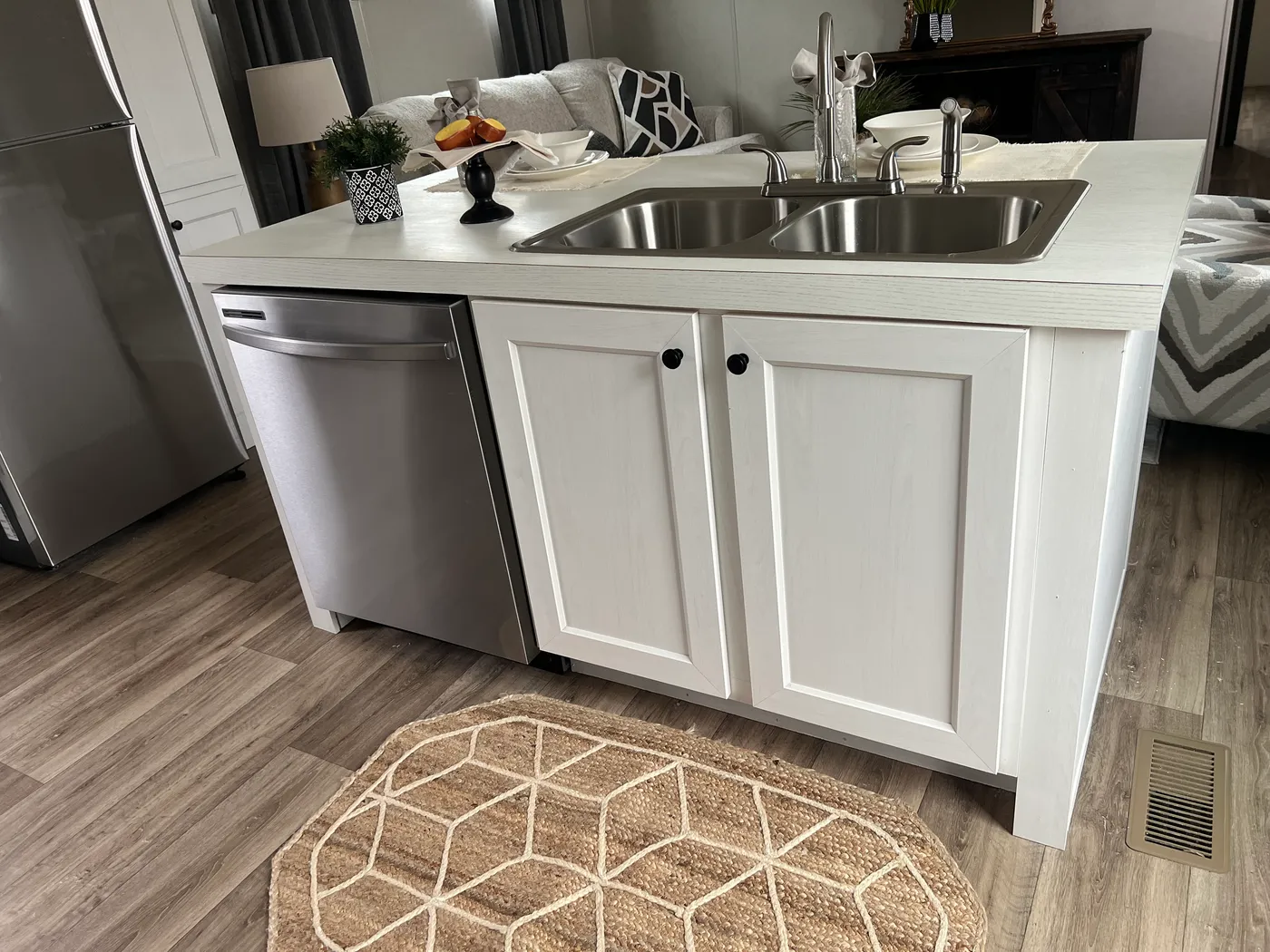 Beautiful manufactured home kitchen . Best deals and prices on affordable, quality, Clayton Built manufactured home in texas.