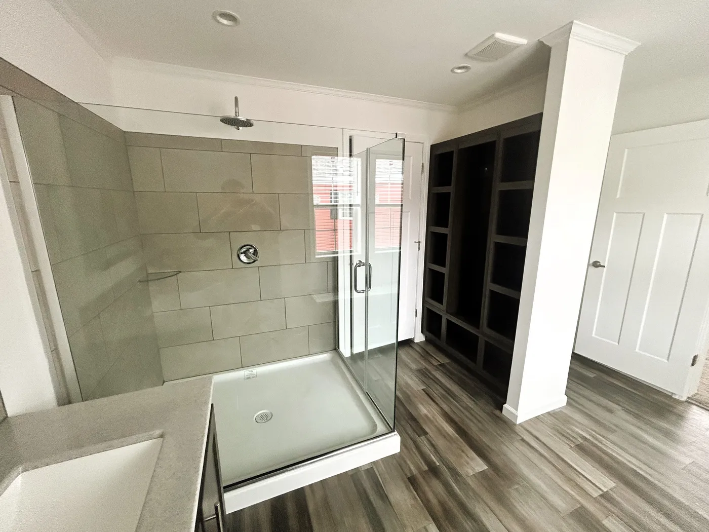 This all-glass shower is just amazing! 