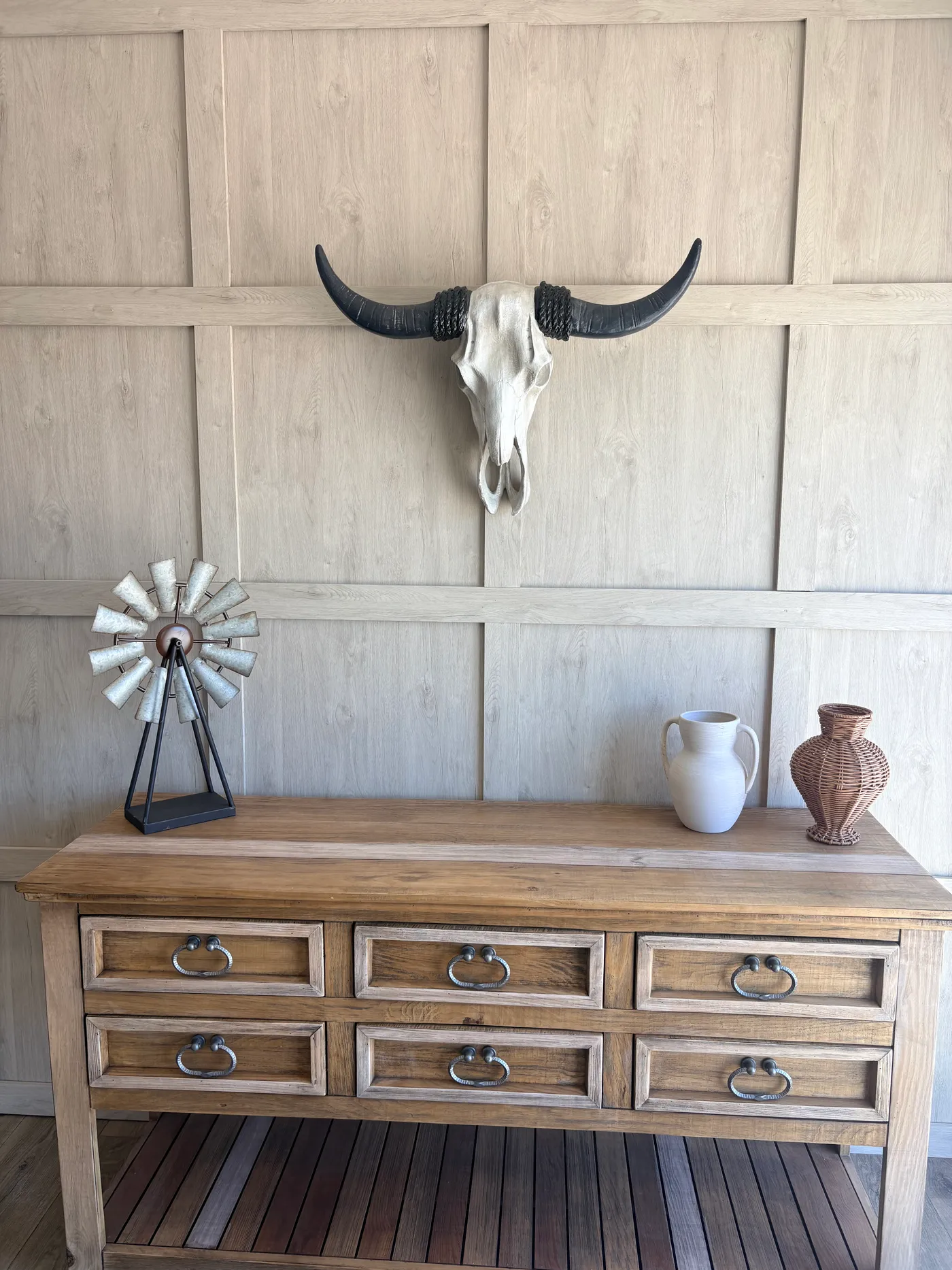FURNITURE INCLUDED*