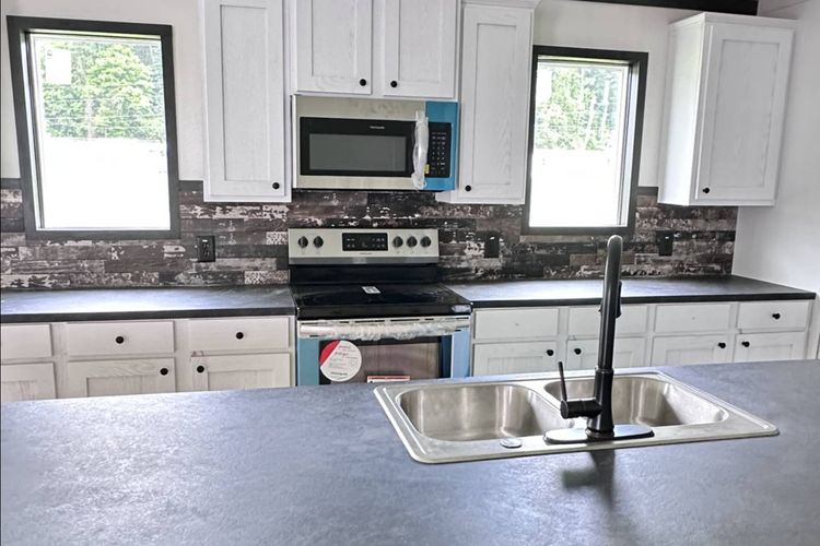 Sink in the island - great for meal prep!