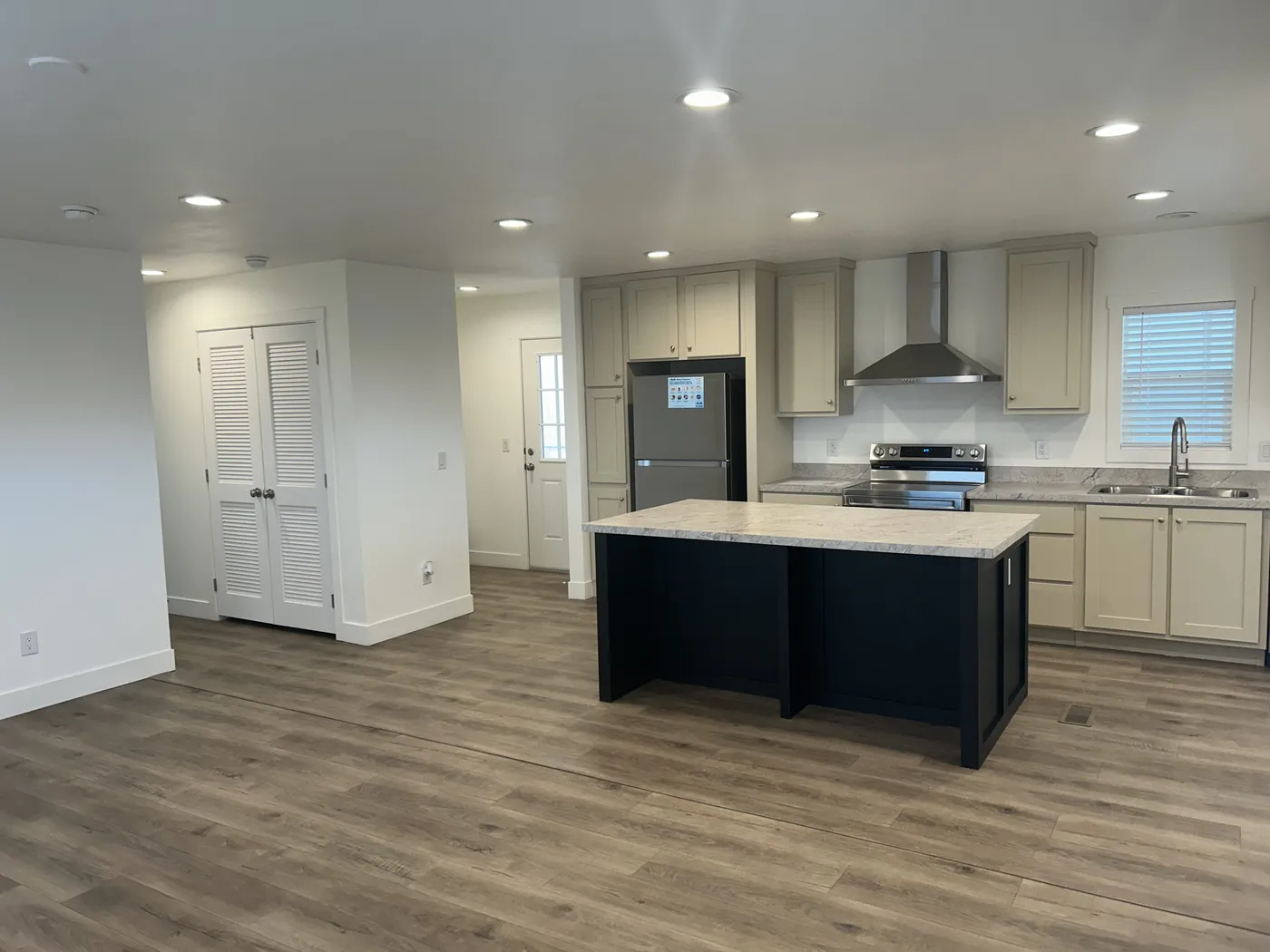 Open Living Room/Kitchen Floorplan