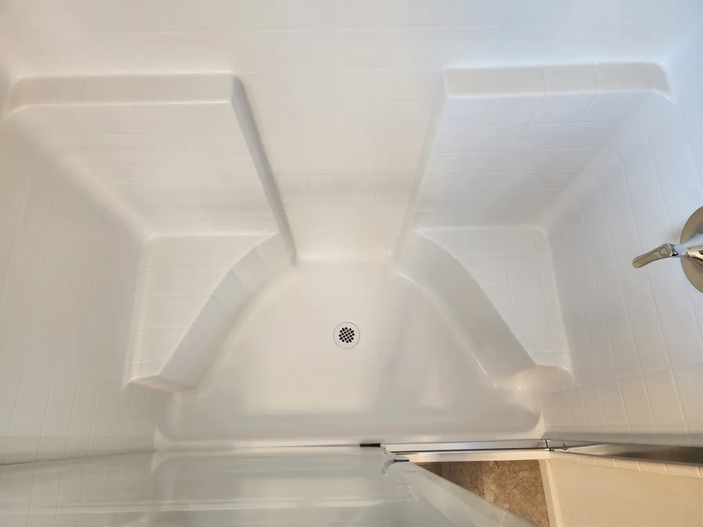 Foot rest/small seat in shower on each side.