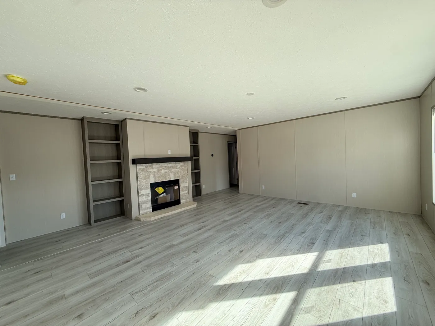 Spacious Living Space & Fireplace