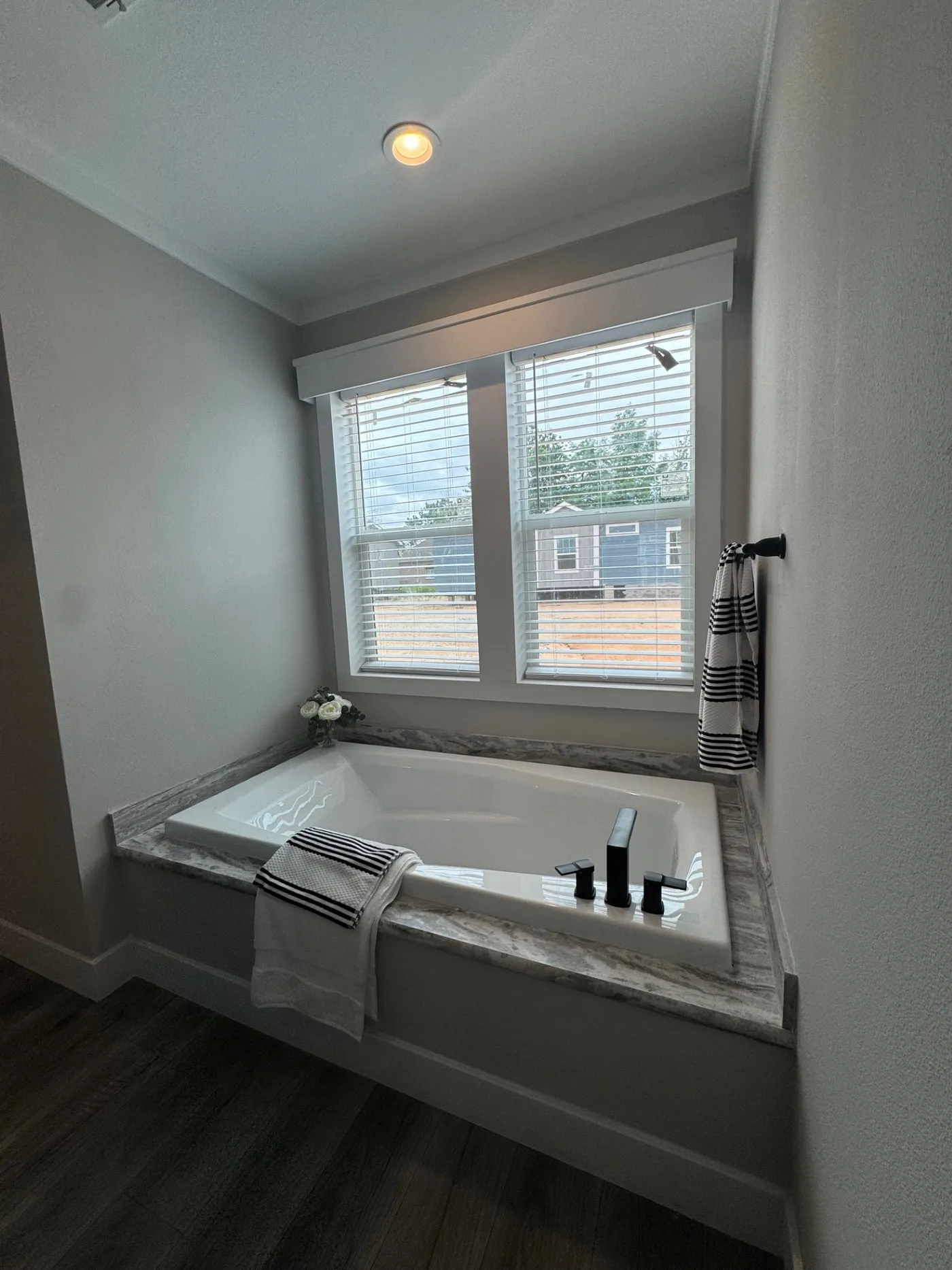 Drop-in soaker tub