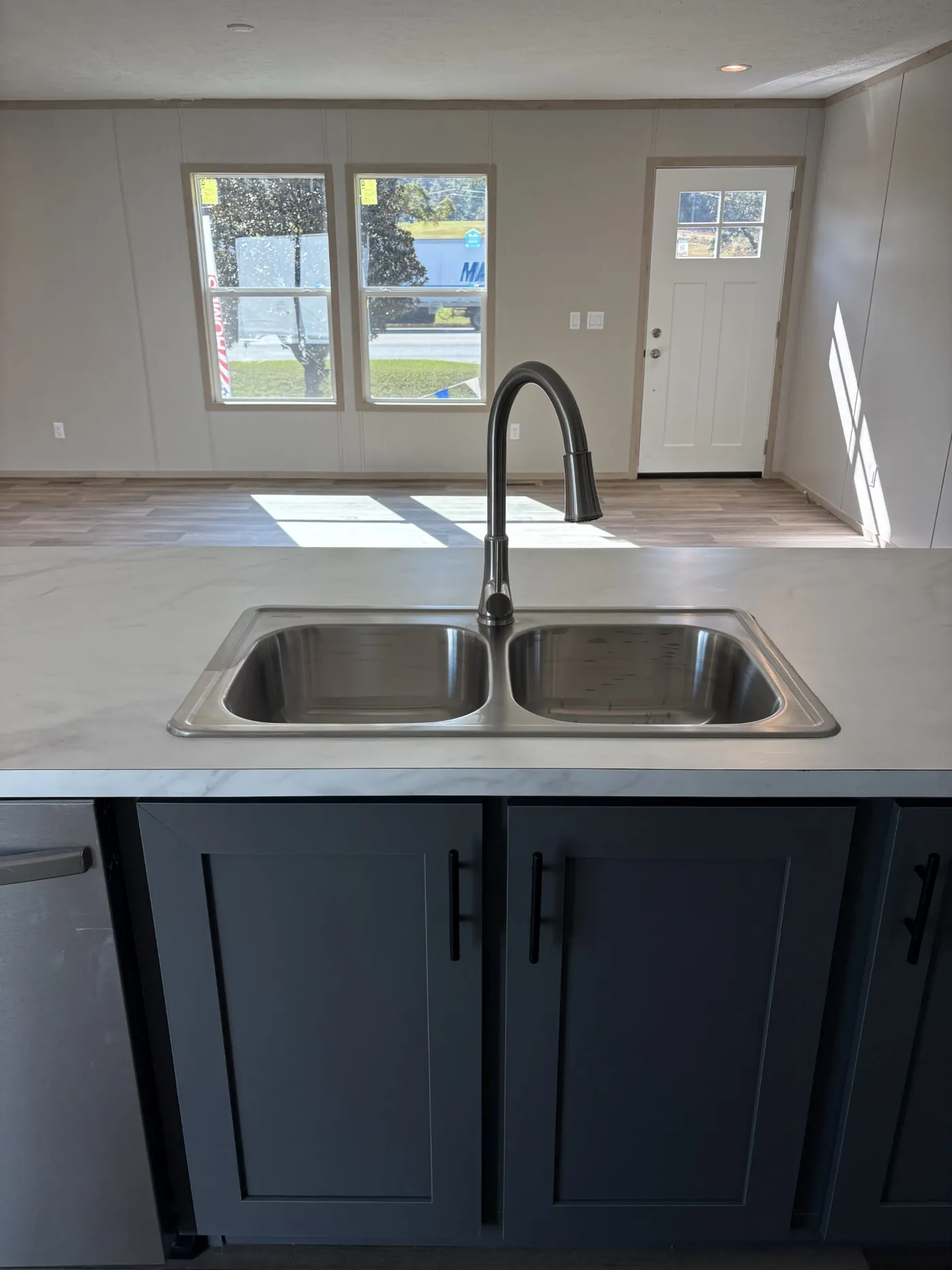 KITCHEN ISLAND