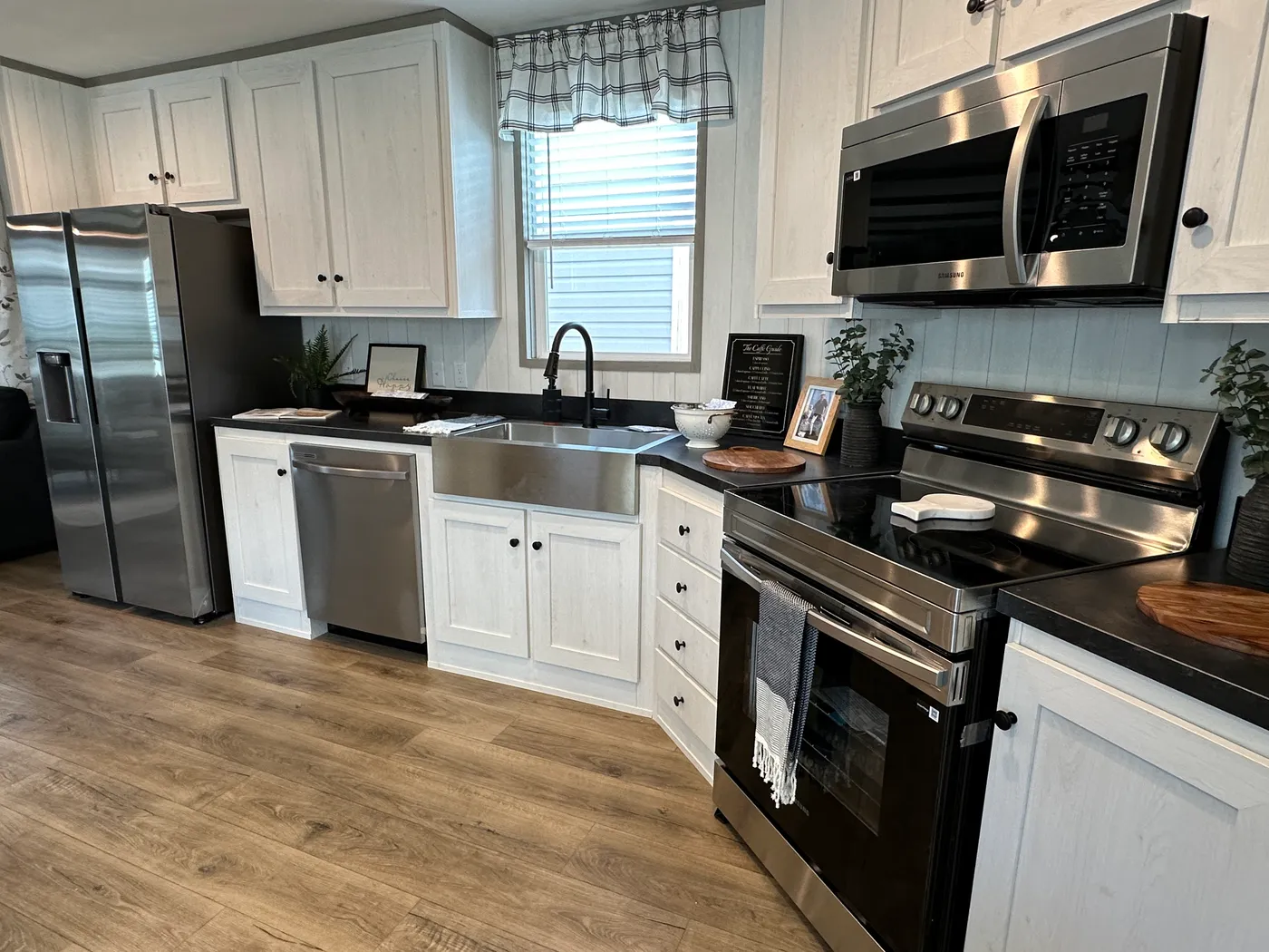 Introducing The Harvest, a beautiful 3 bedroom, 2 bathroom manufactured home with 1,216 sq. ft. of comfortable living space. This home is packed with popular upgrades, including a stainless steel farmhouse sink, a spacious kitchen design, built-in entertainment system, and upflow vents for added comfort and better furniture placement.

The private primary suite features a large garden soaking tub and separate walk-in shower, giving you the perfect place to relax after a long day. On the outsid