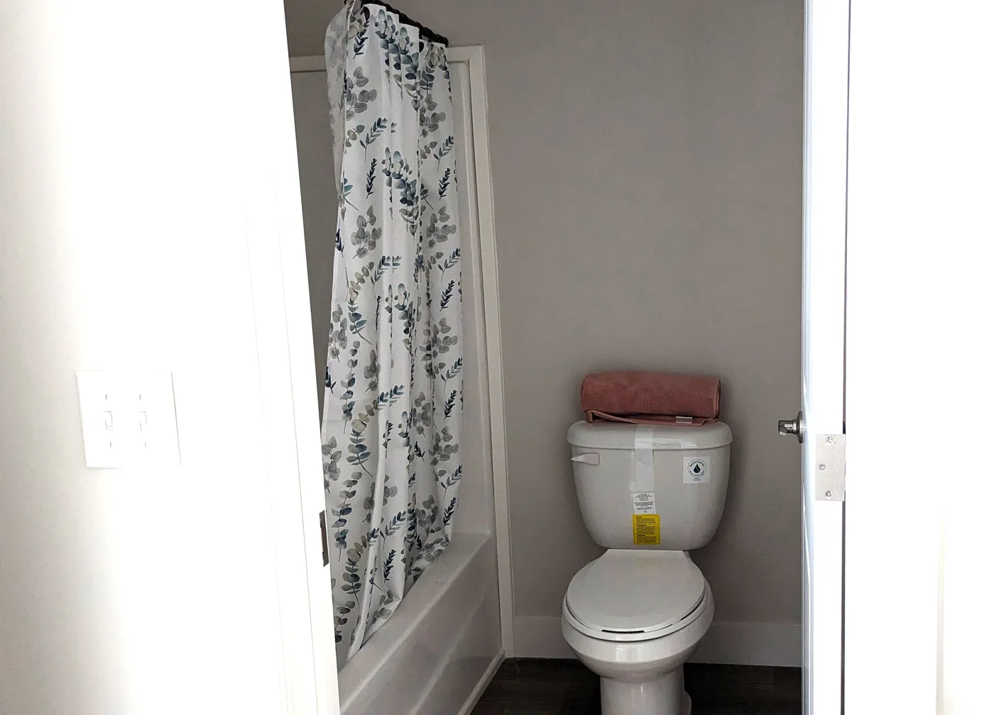 Jack and Jill Full Bathroom