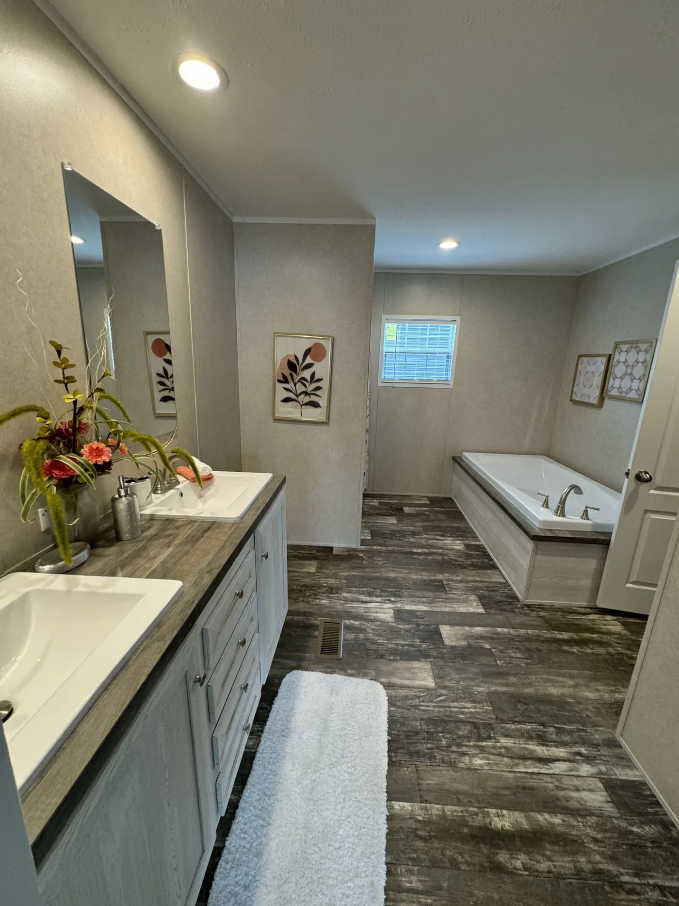 ULTRA PRO HERCULES 28X68 3BR home image