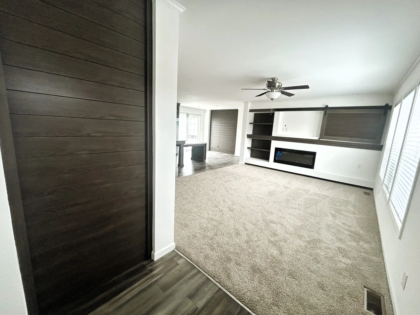 Close up of the accent wall in the entry way. 