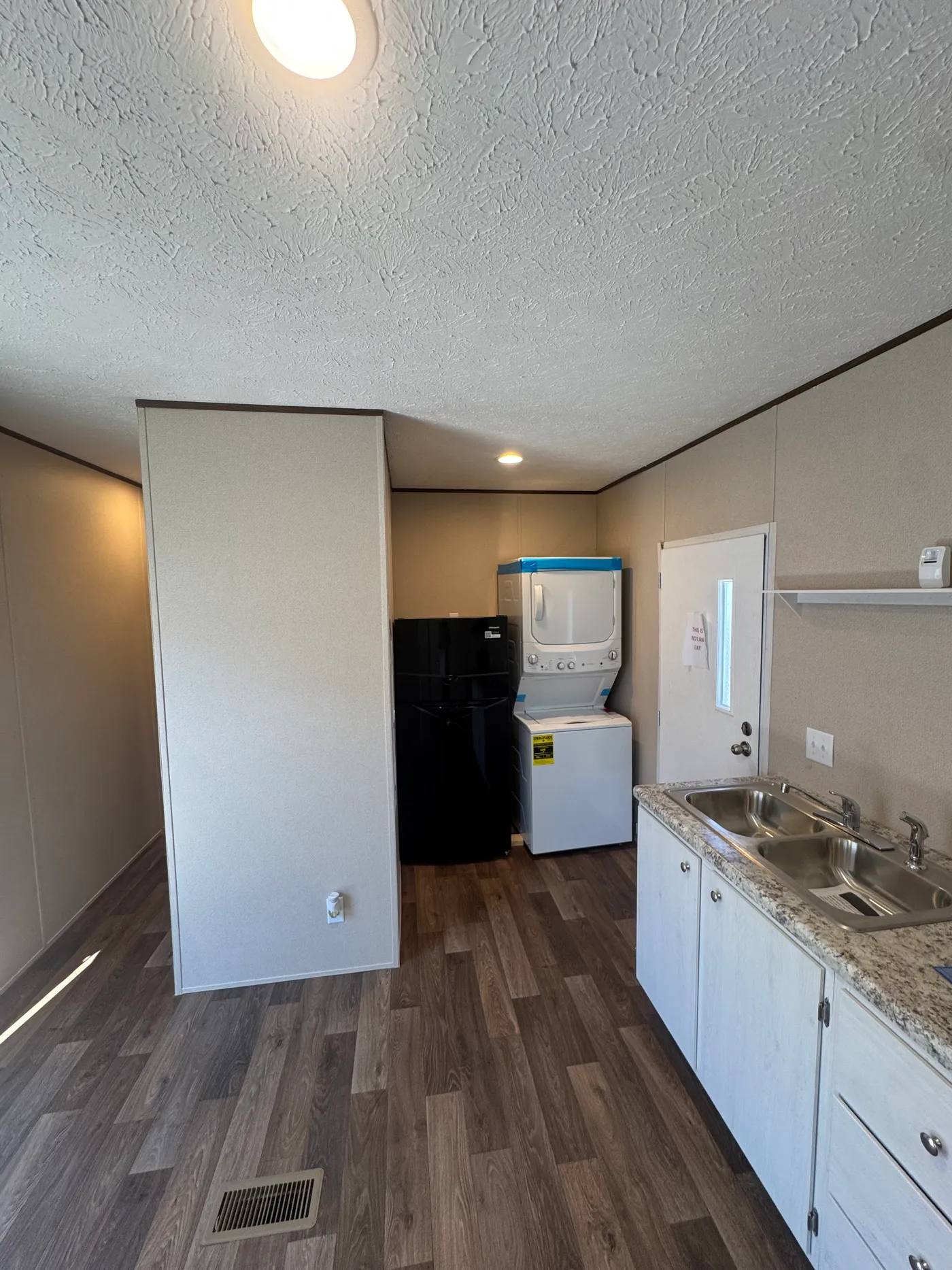 Stackable washer/dryer included