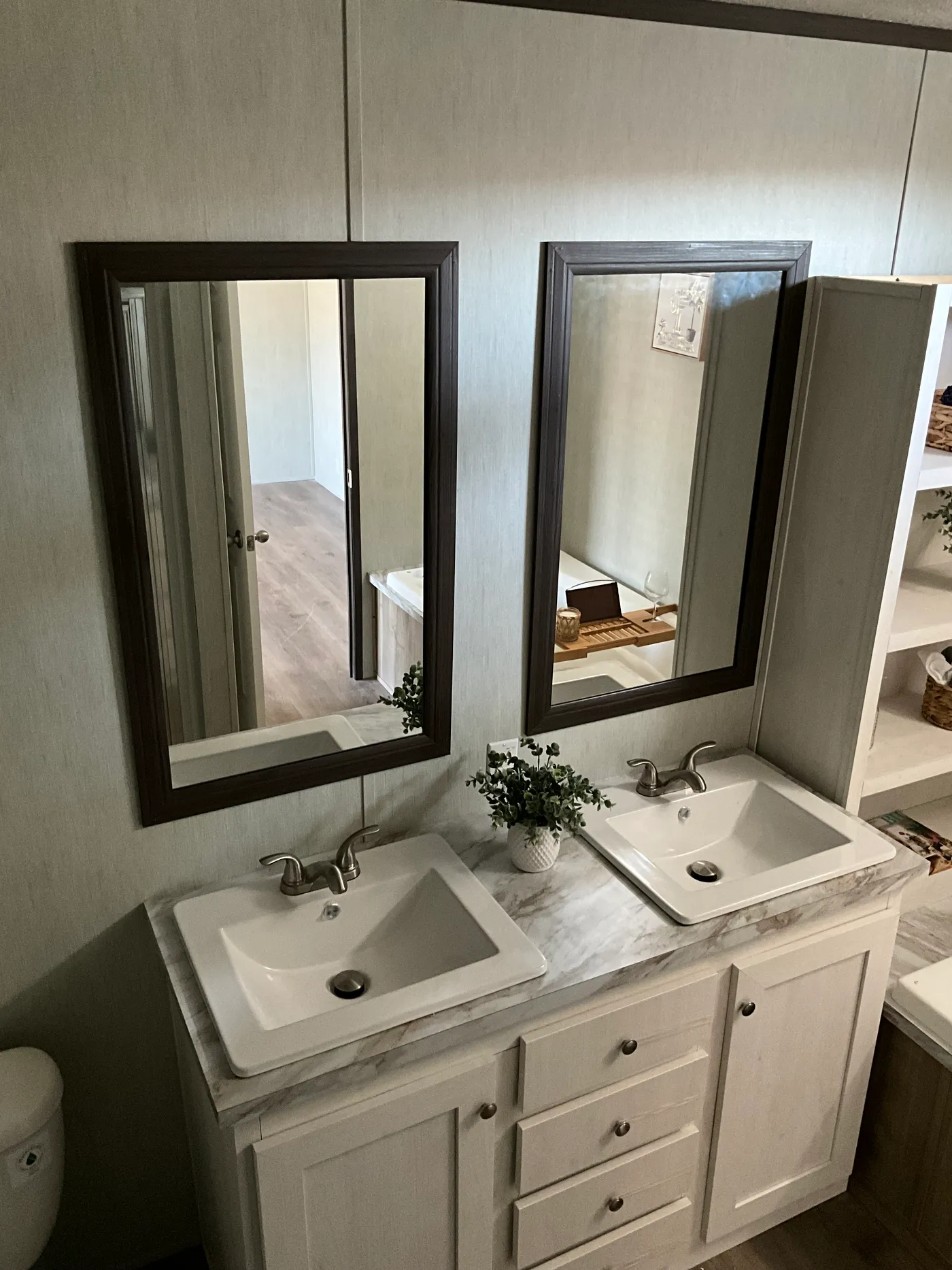 Dual Sinks in Primary Bath