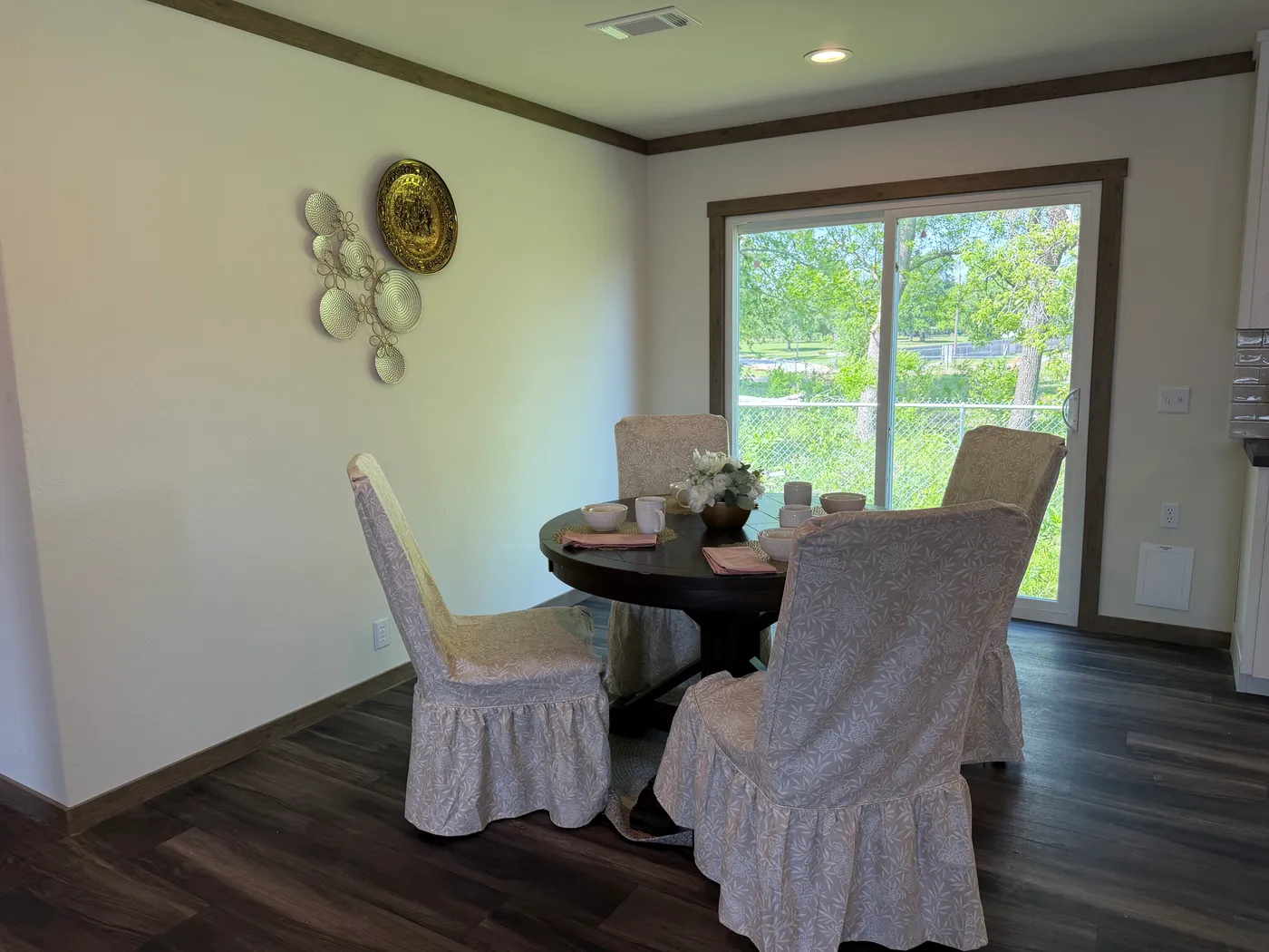 COMFORTABLE Dining space