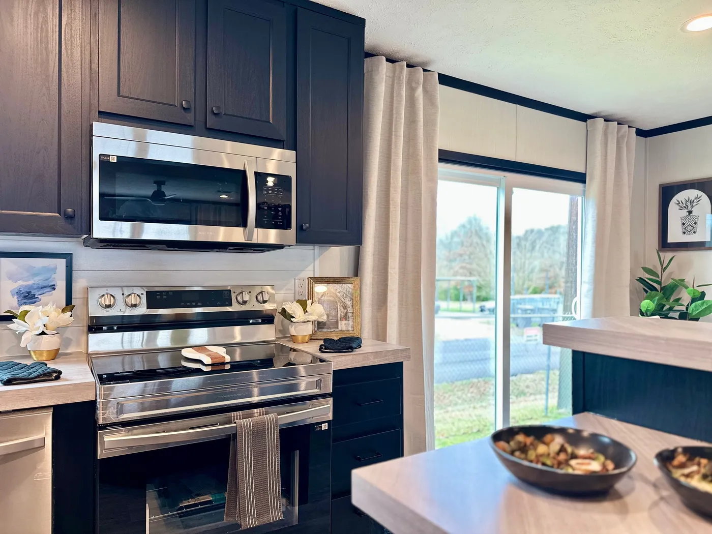 CRAZY EIGHTS!! A 4 bedroom starting at $93900!!   home image