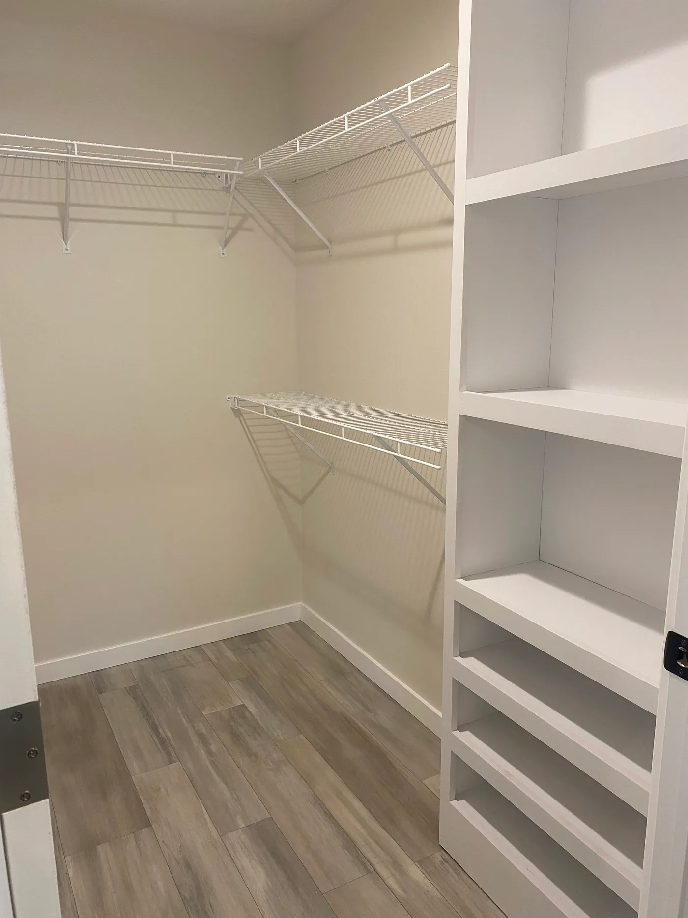 Walk-in Closet (Bed 1)
