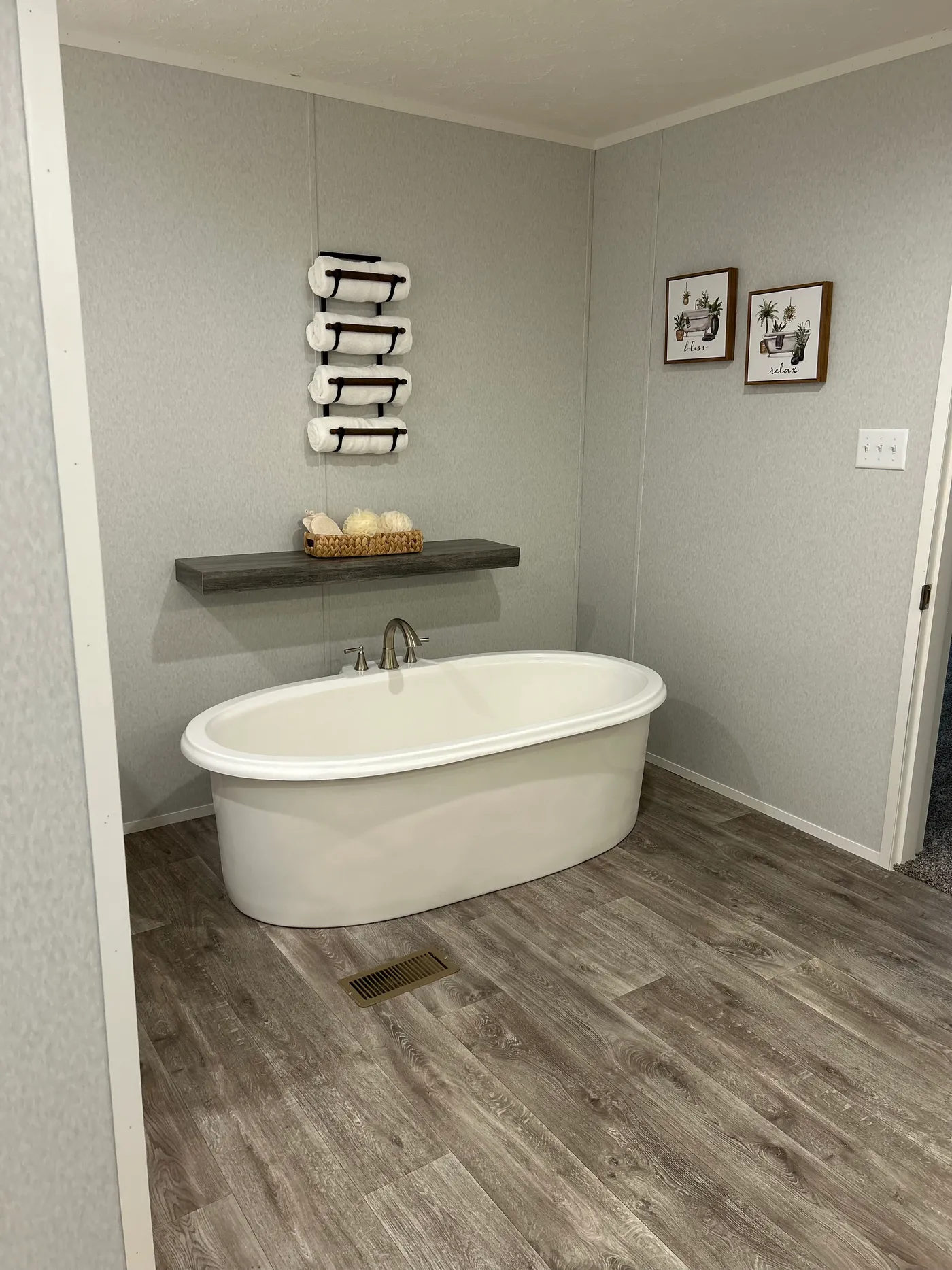 STAND ALONE TUB