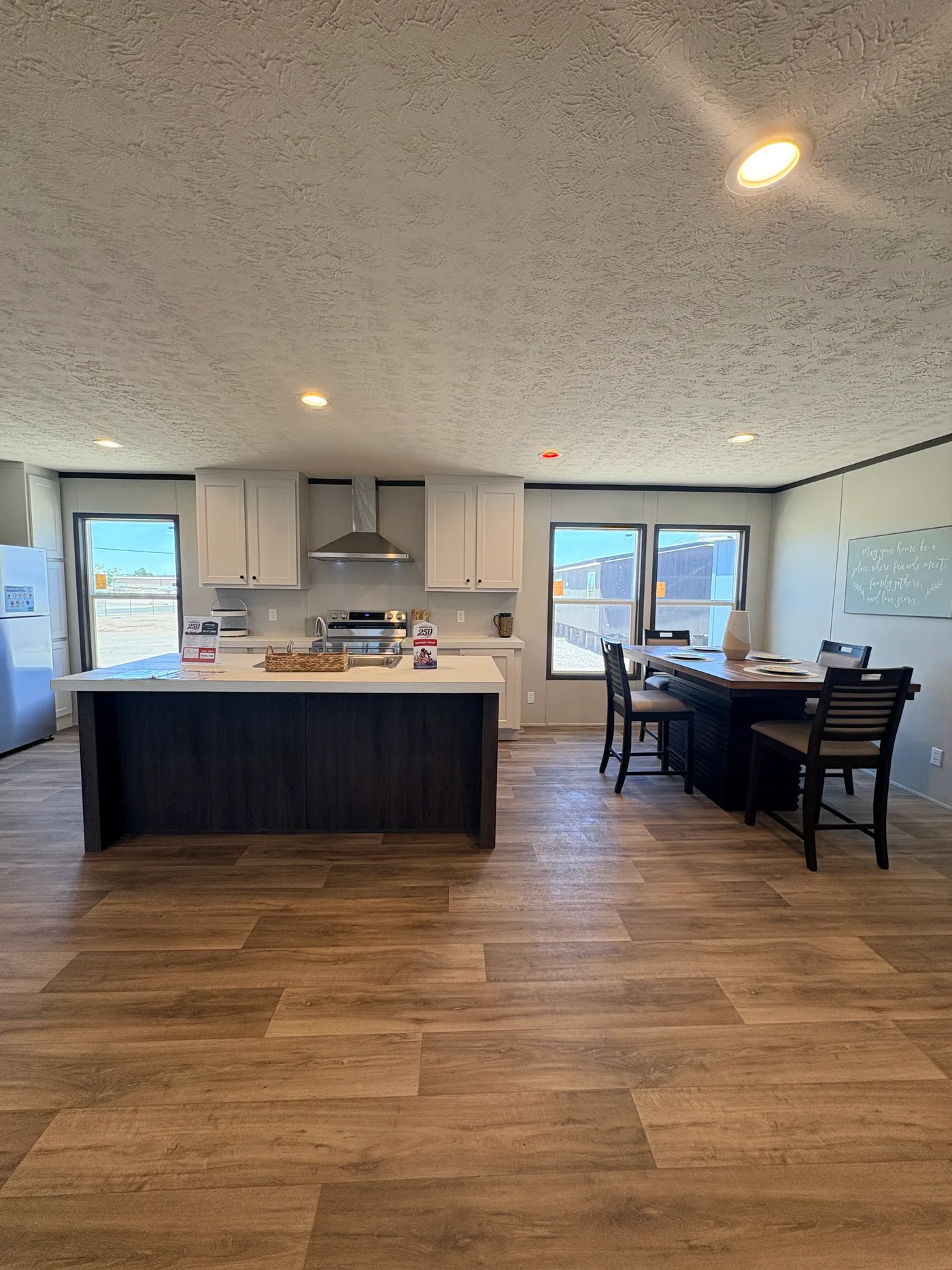 FURNITURE INCLUDED*