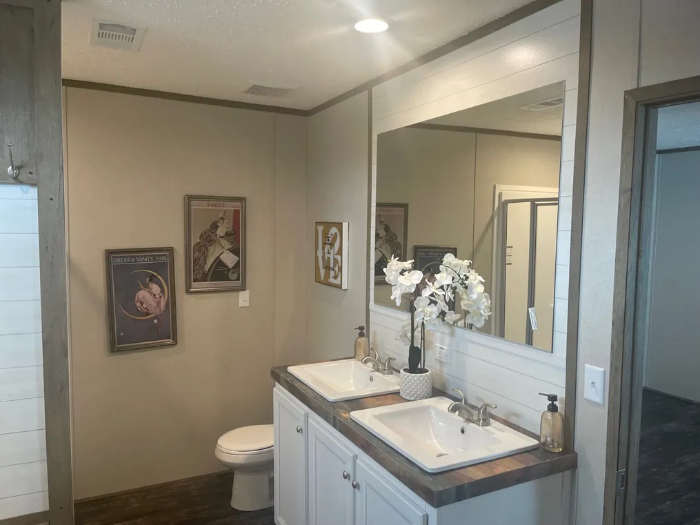 LARGE MASTER BATH WITH DOUBLE SINKS