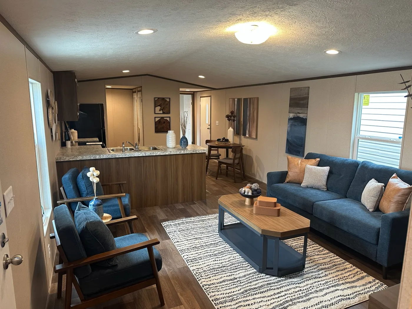 OPEN CONCEPT COZY FLOOR PLAN!