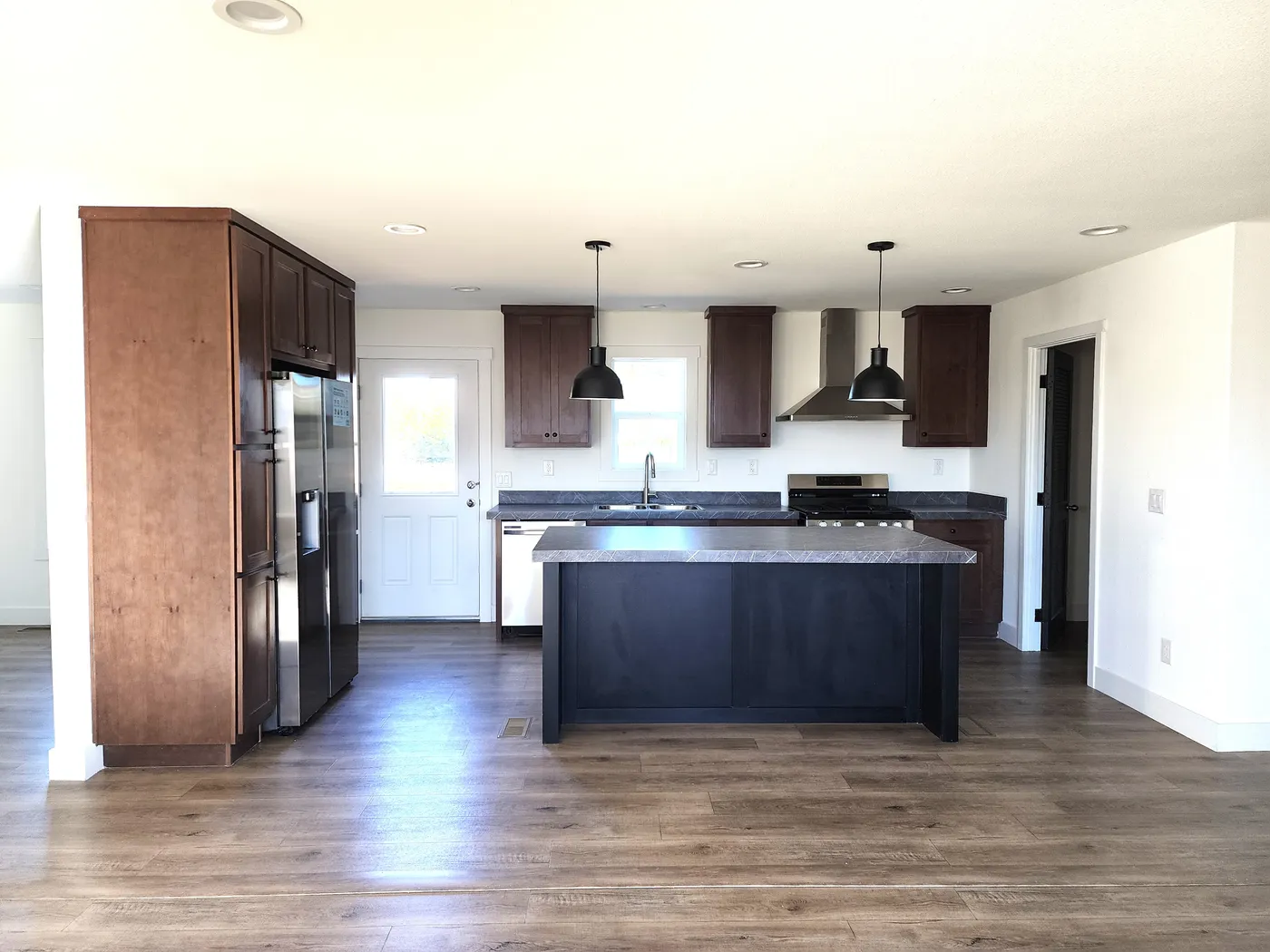Large island kitchen for many family gatherings