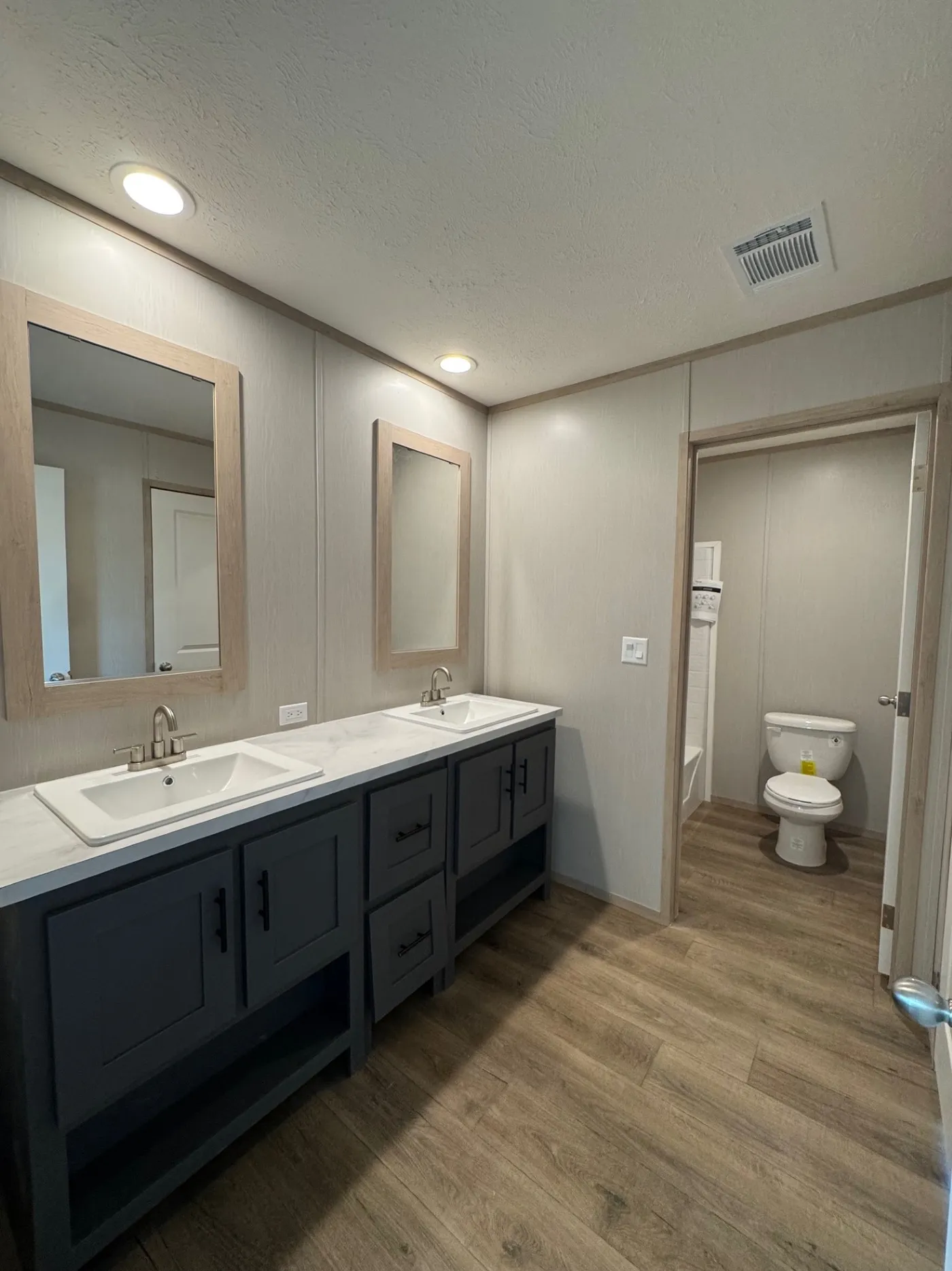 3rd bathroom attached to bedroom 2&3!