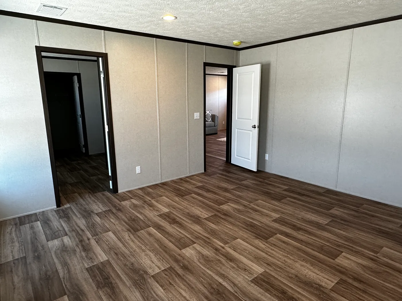 extra wide doublewide mobile home, 32x52 manufactured home, SmartPanel siding mobile home, open floorplan manufactured home, energy-efficient doublewide, walk-in shower mobile home, walk-in closet master bedroom, spacious manufactured home for sale.
