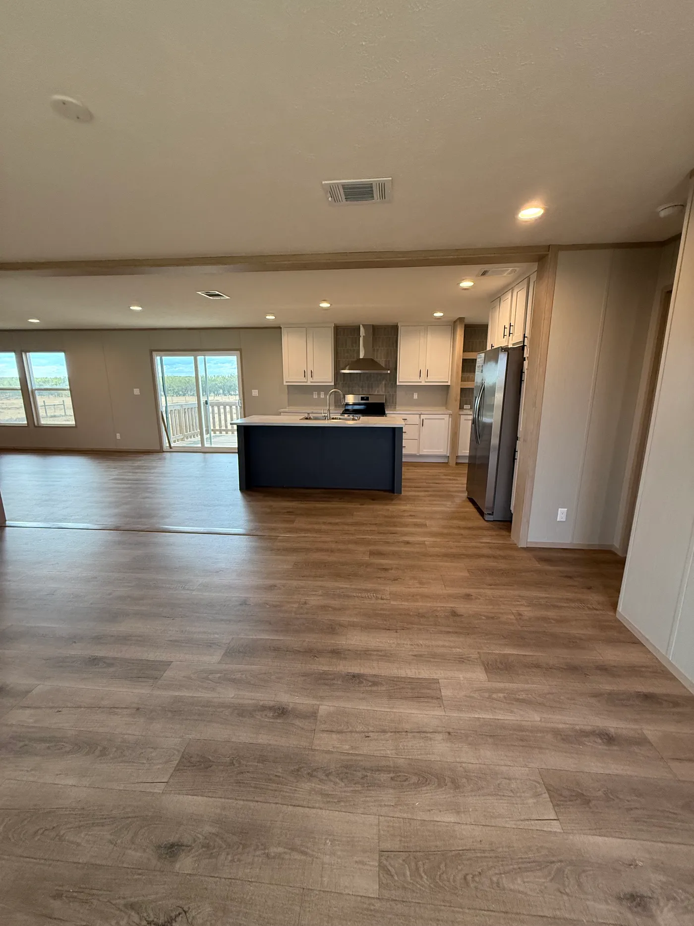 OPEN FLOOR PLAN