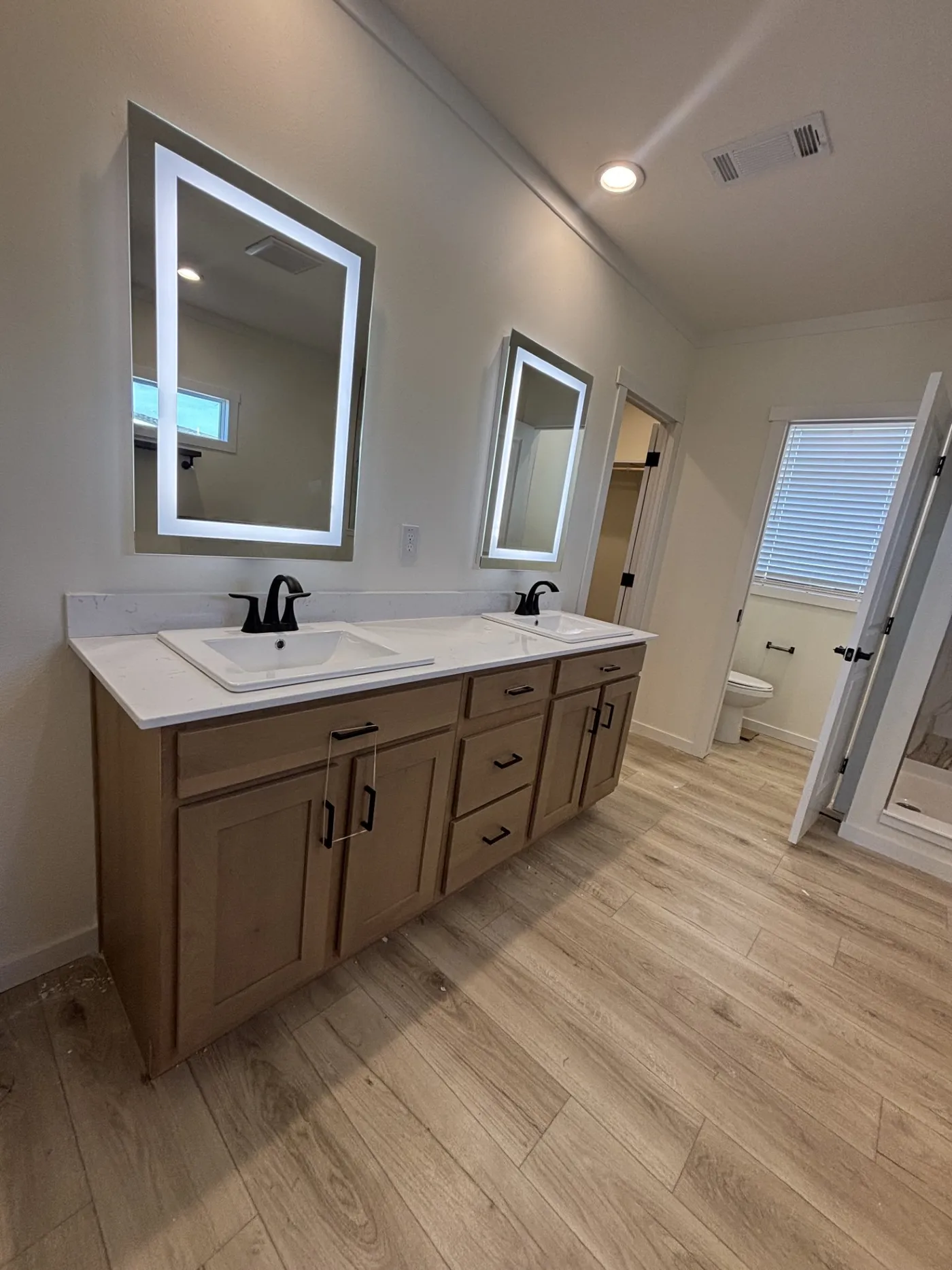Primary Bath w/ quartz