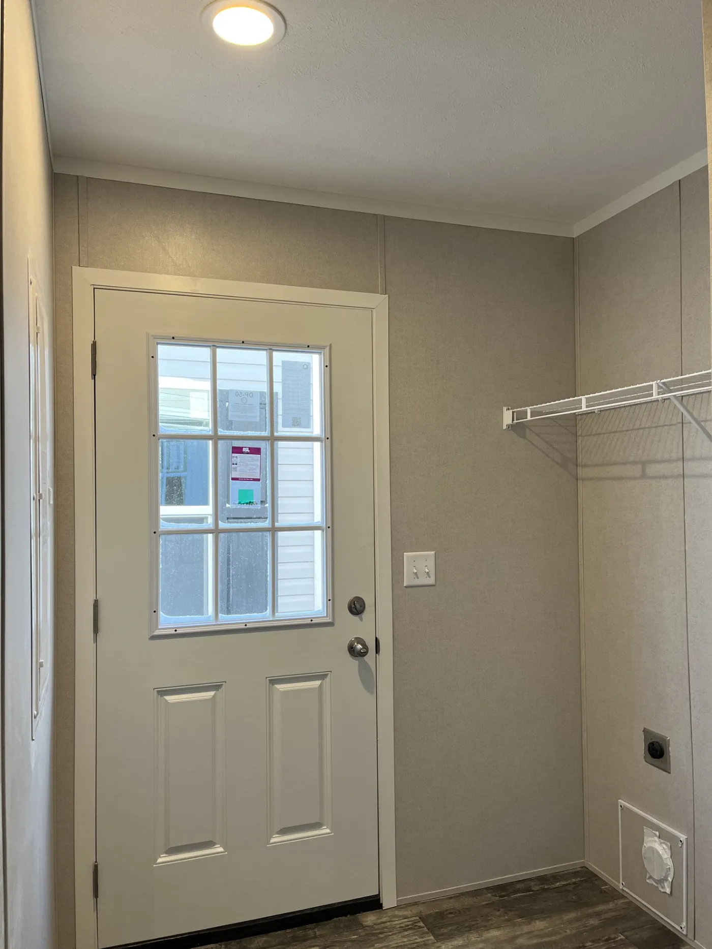 Utility room/secondary entrance 