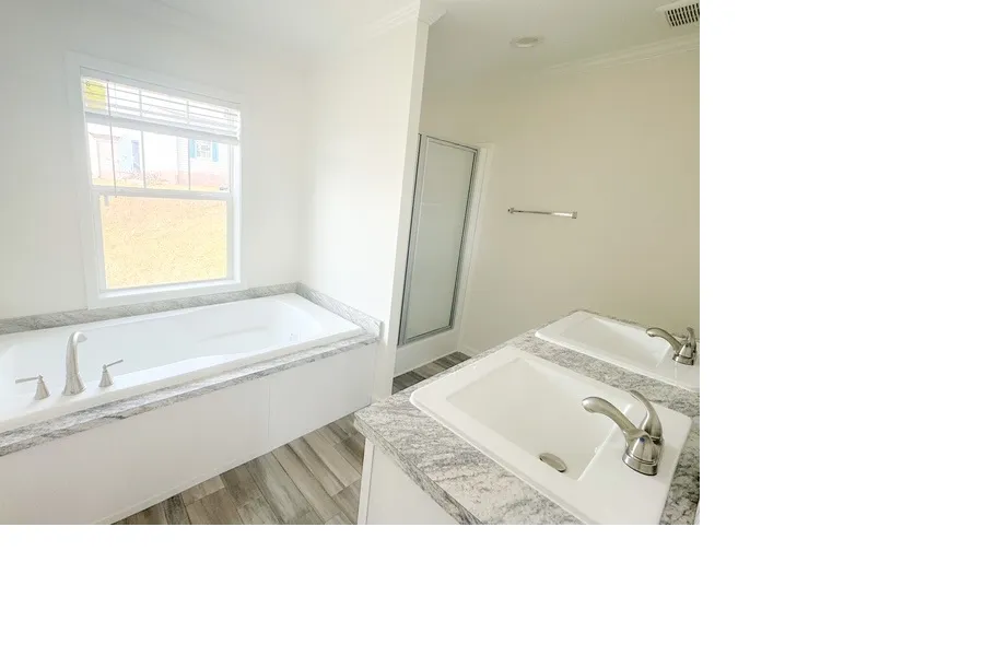 SOAKING TUB & SEPARATE SHOWER!!
