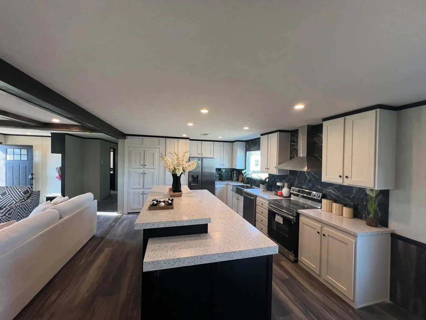 Huge Kitchen with Huge walk in Pantry