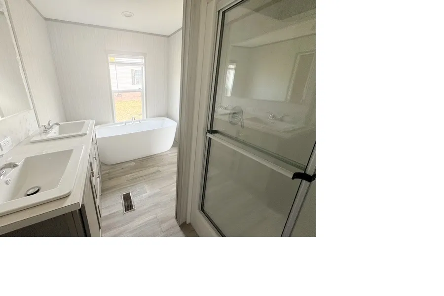FREE STANDING TUB & SEPARATE SHOWER!!!