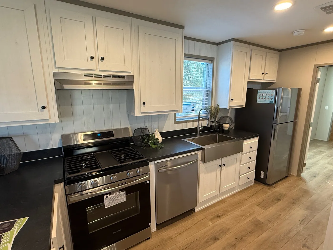 Great kitchen with all appliances and farm sink