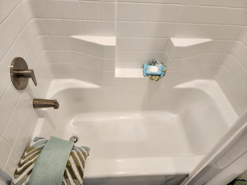 One-piece tub/shower