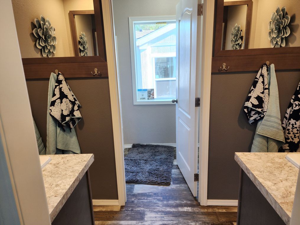 Double and separate sinks in guest bathroom