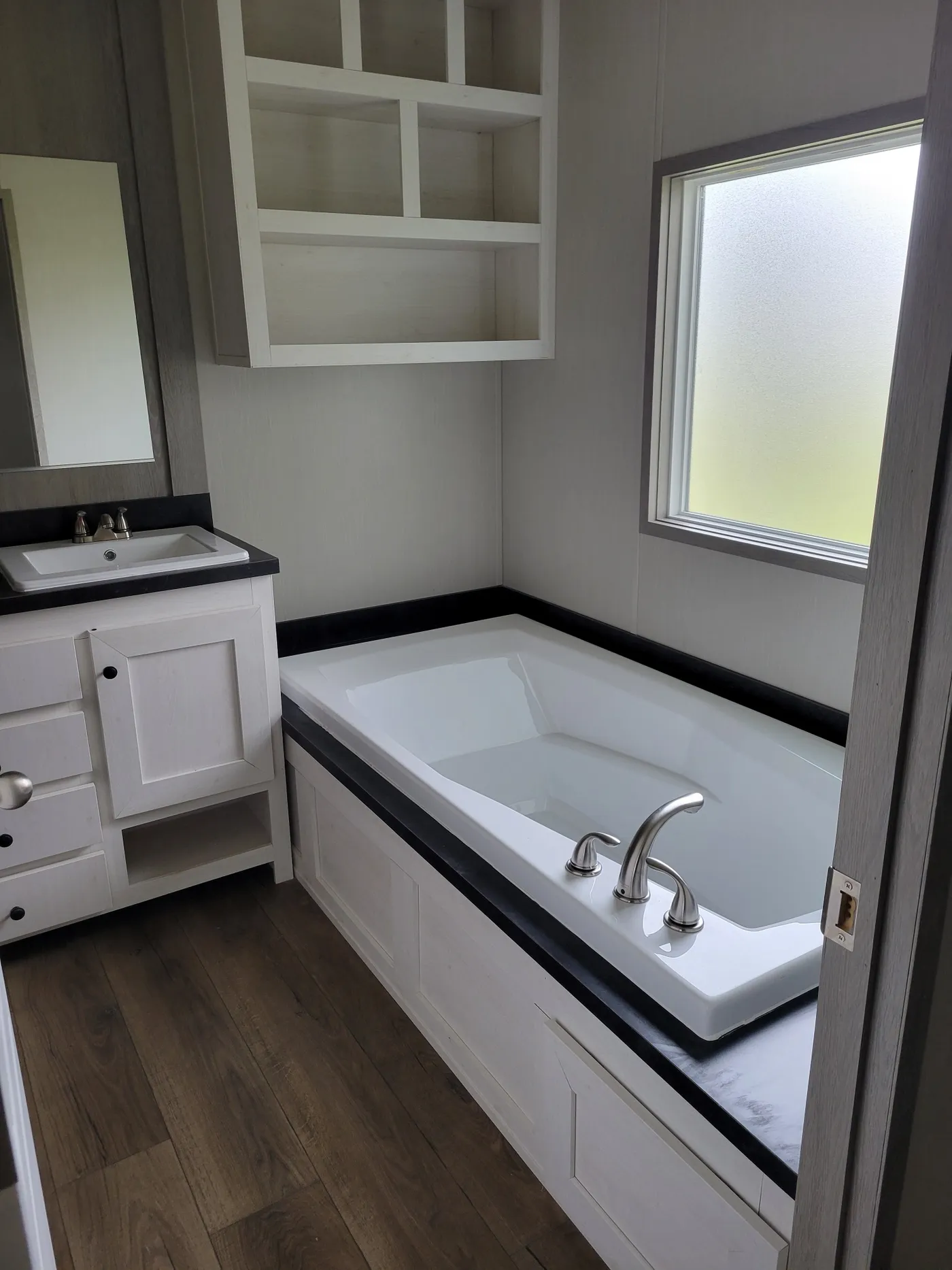 Soaker tub
