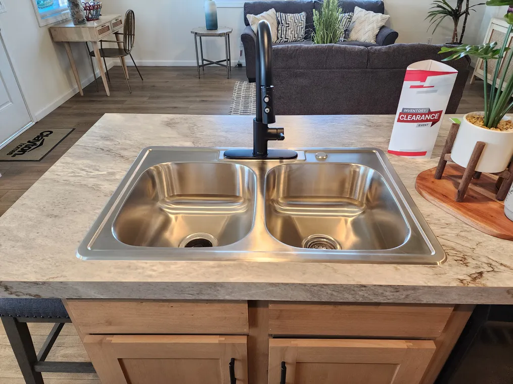 Kitchen sink with goose neck pull out sprayer
