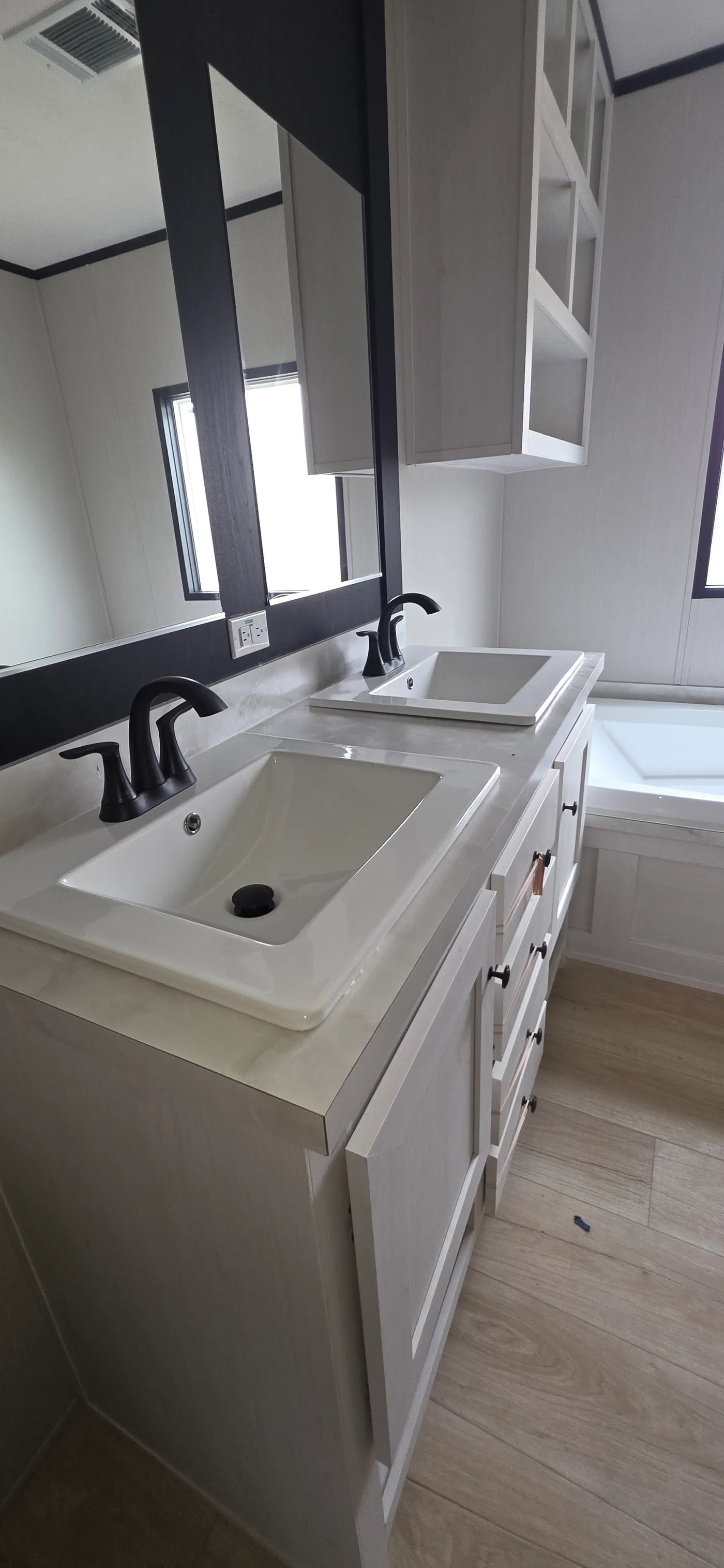 MASTER BATHROOM 
SPACIUOS HIS & HERS SINKS
