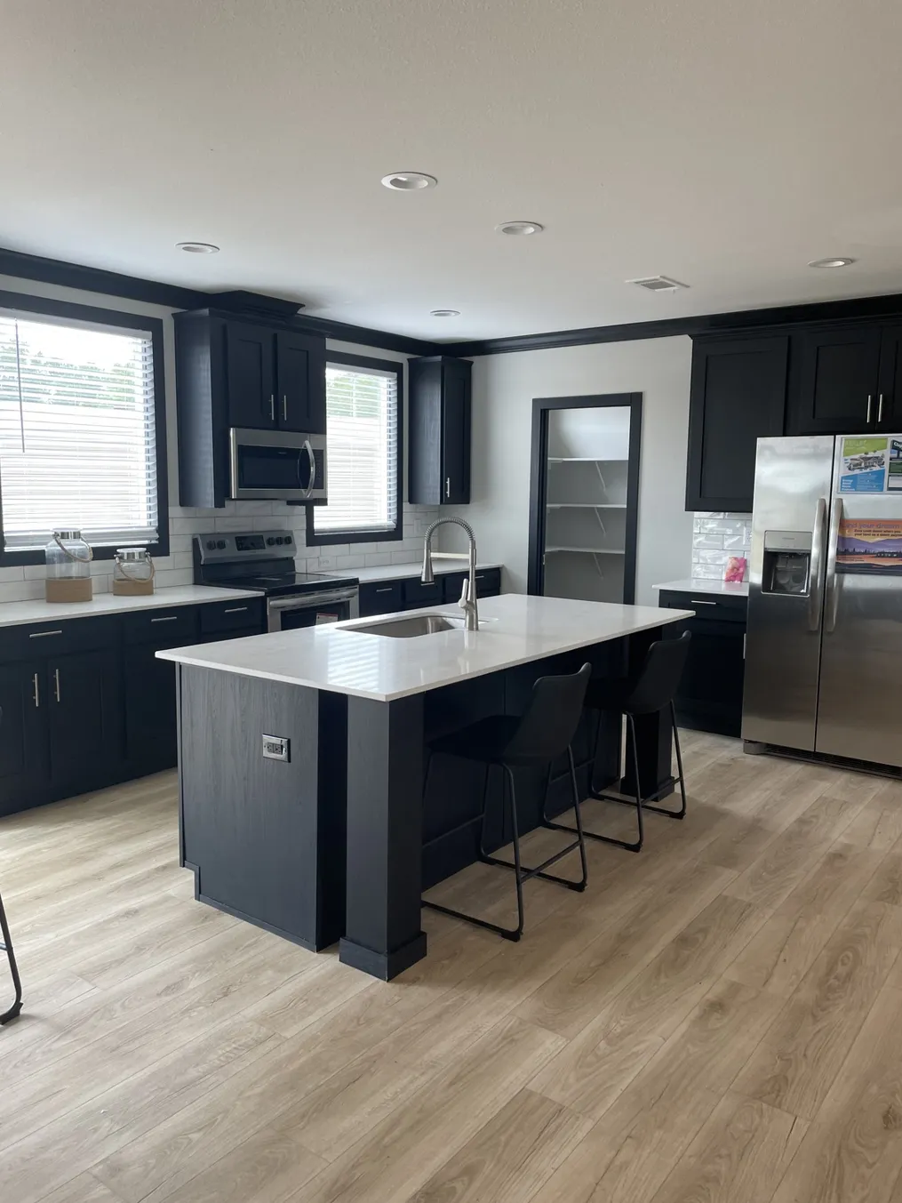 Edgy 3 " crown molding, tape and texture,  with granite counter tops!