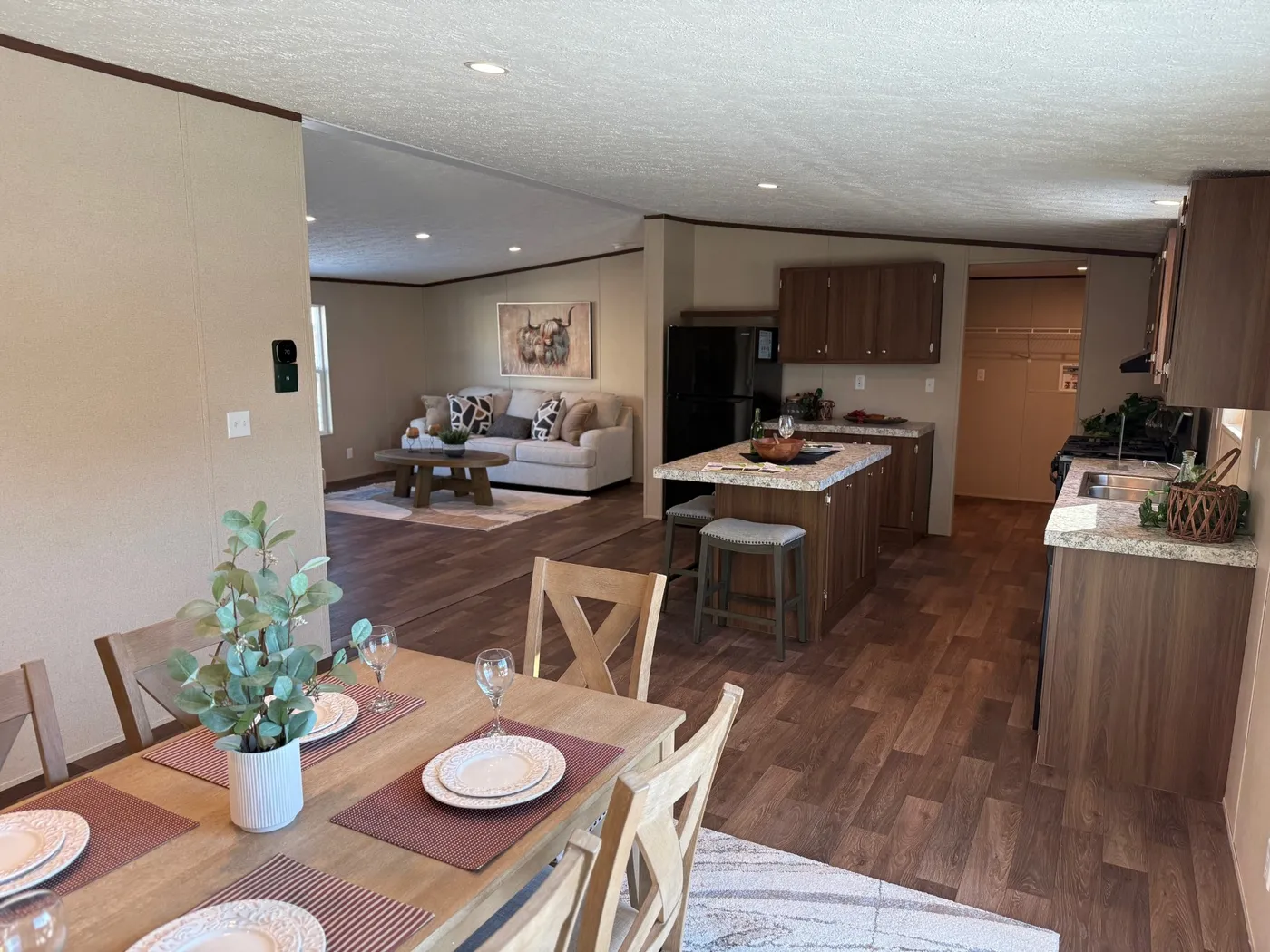 Very large area for dining or sitting room