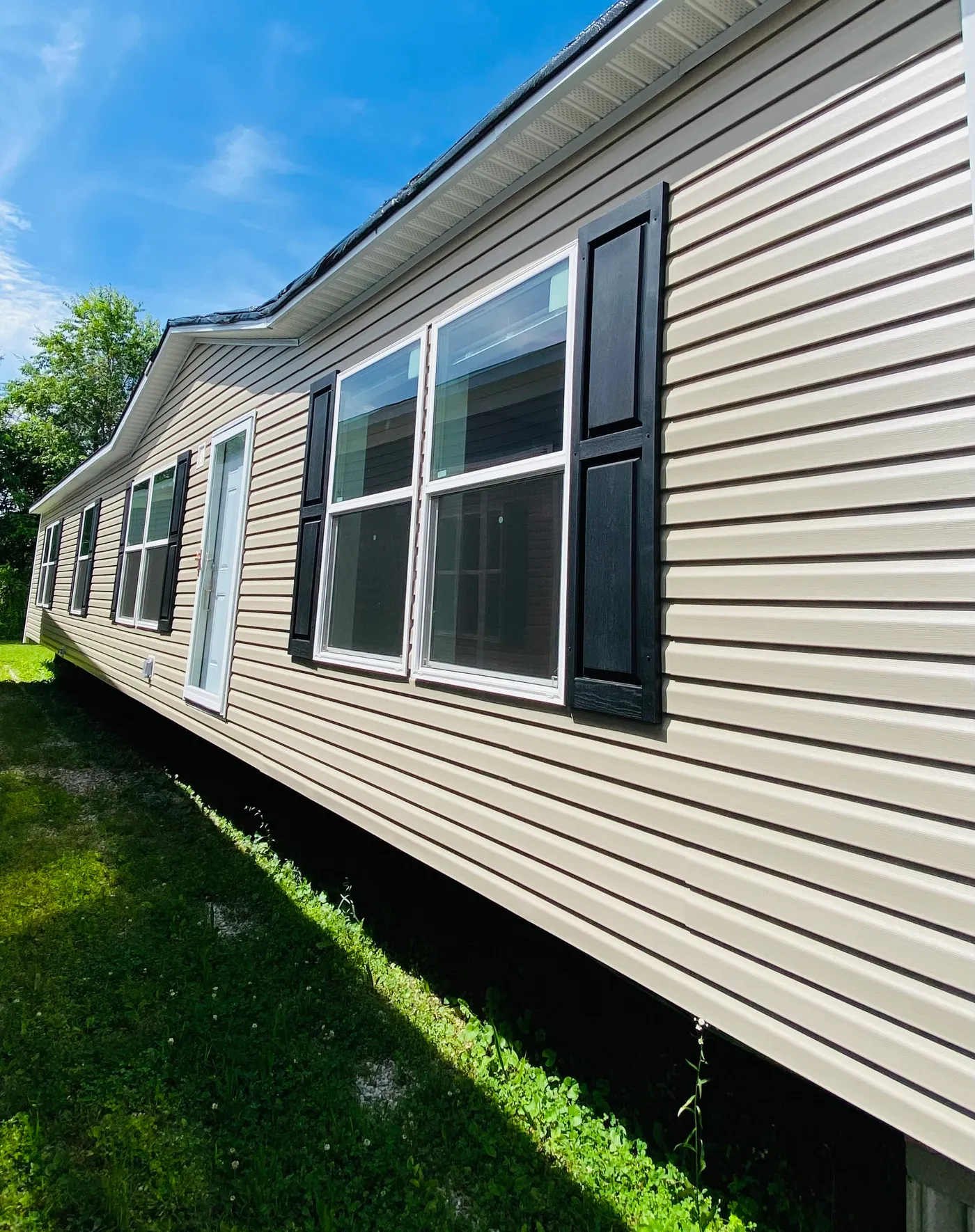 Exterior Picture of the Eagle 60 that is built and available right now